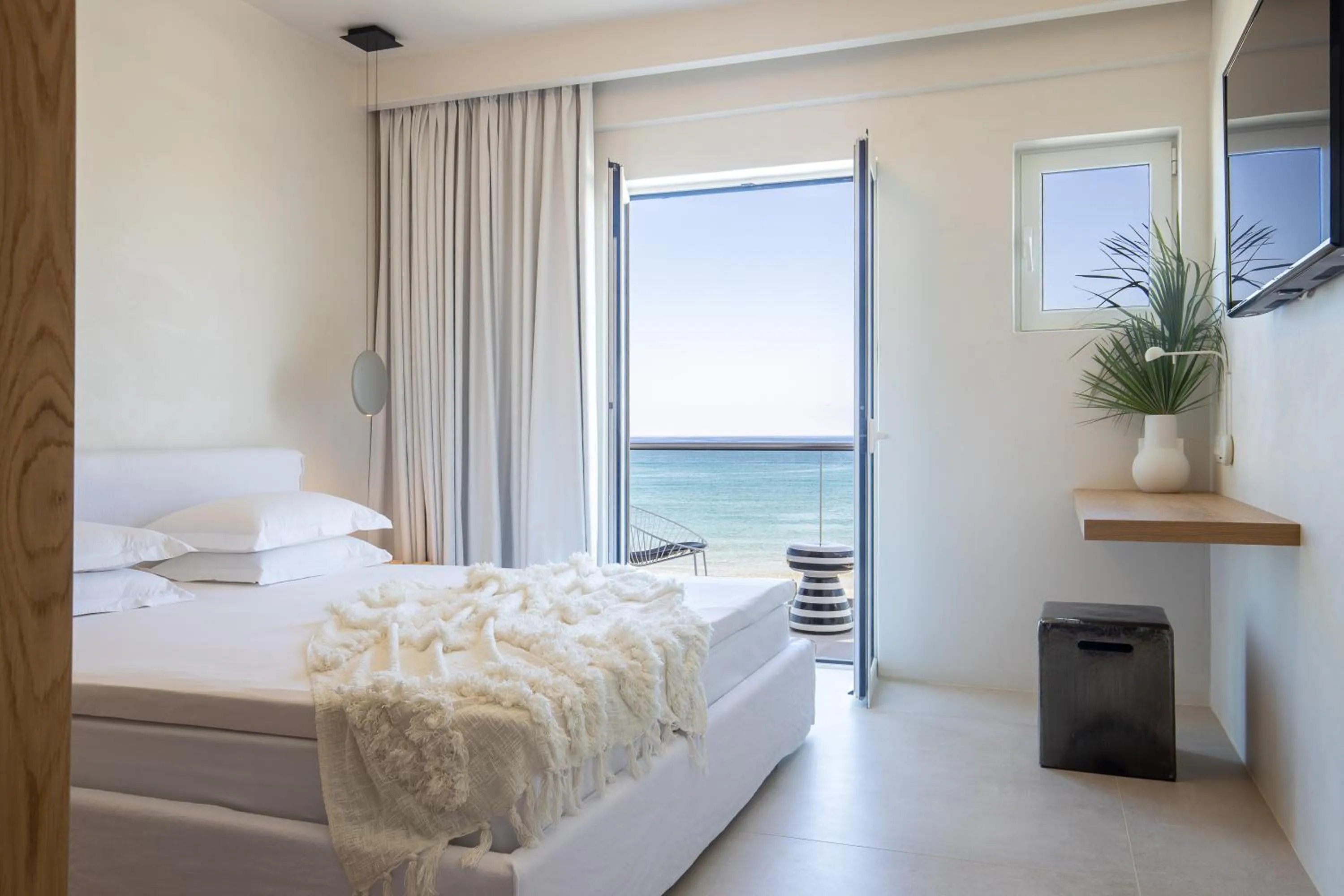 Bed in Akrogiali Beach Hotel Apartments
