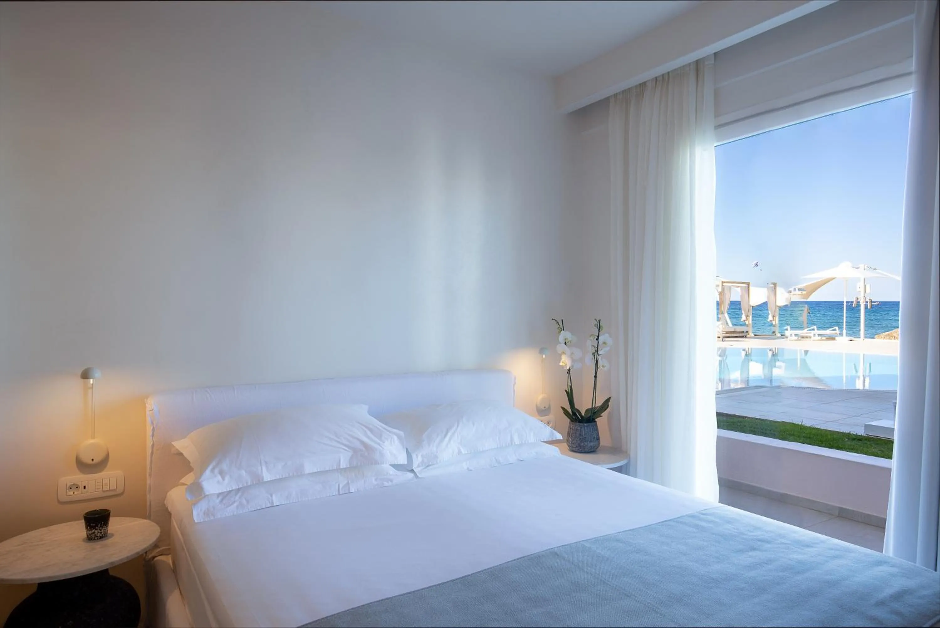Bed in Akrogiali Beach Hotel Apartments