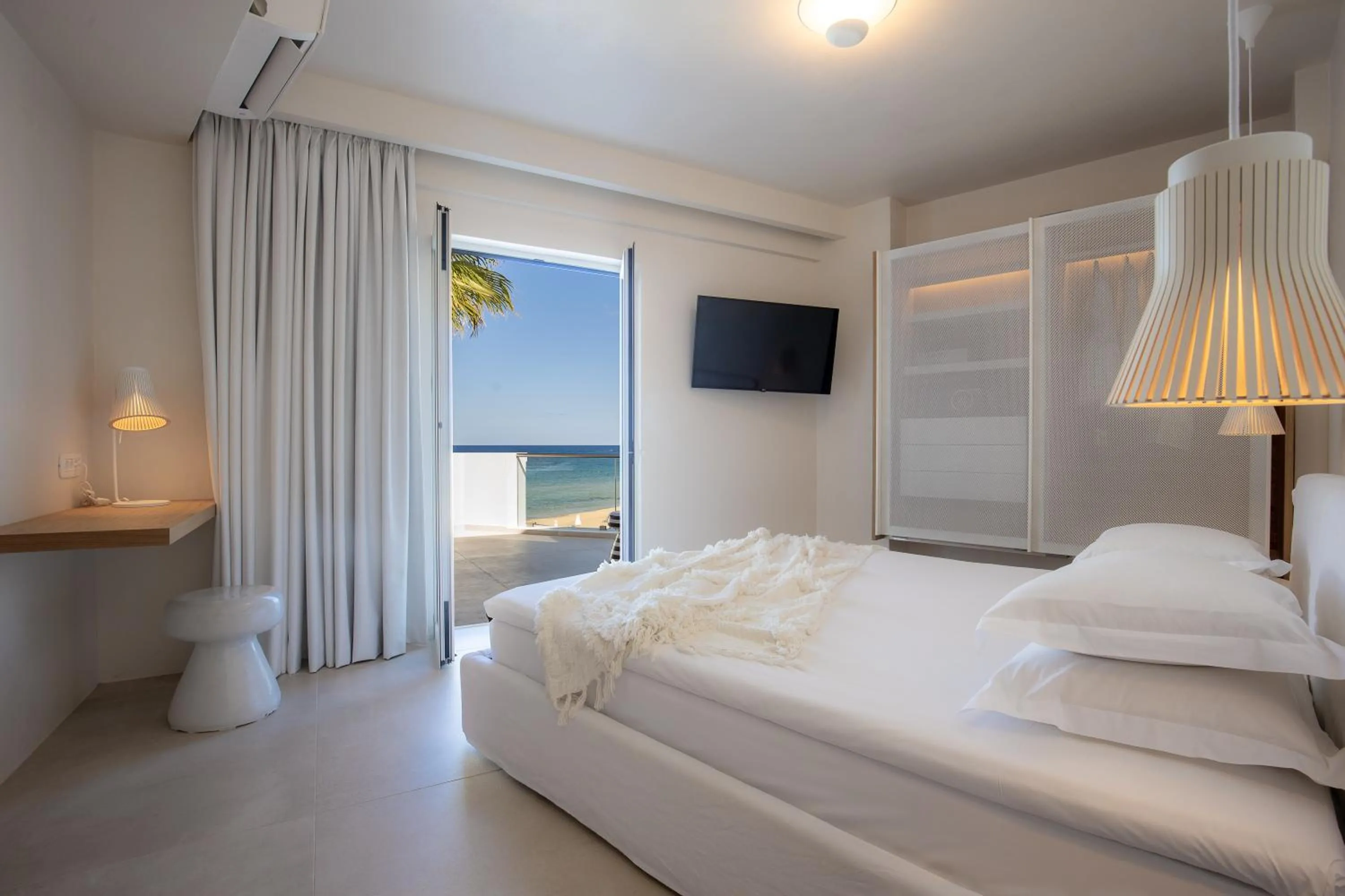 Bed in Akrogiali Beach Hotel Apartments