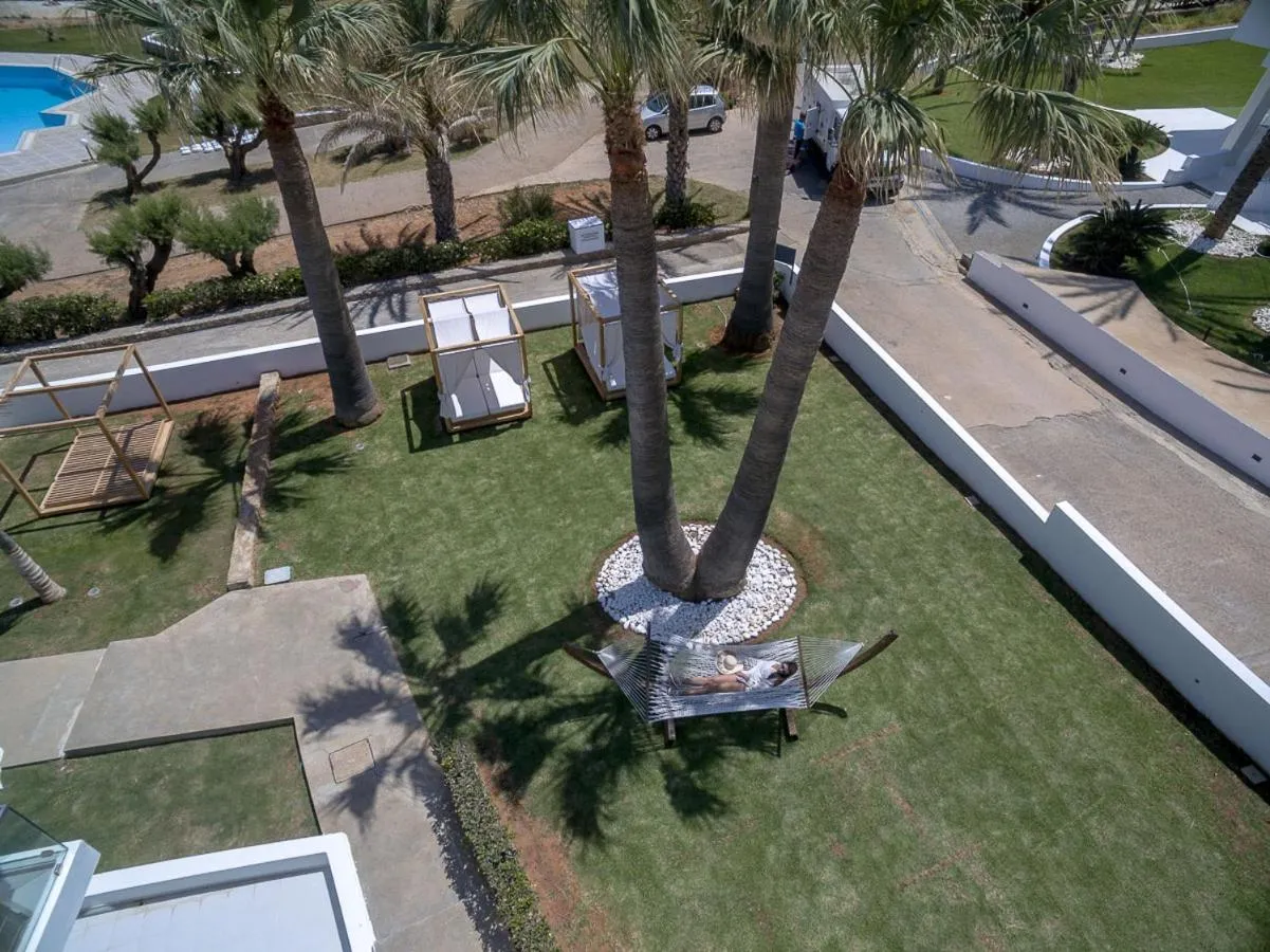 Garden in Akrogiali Beach Hotel Apartments