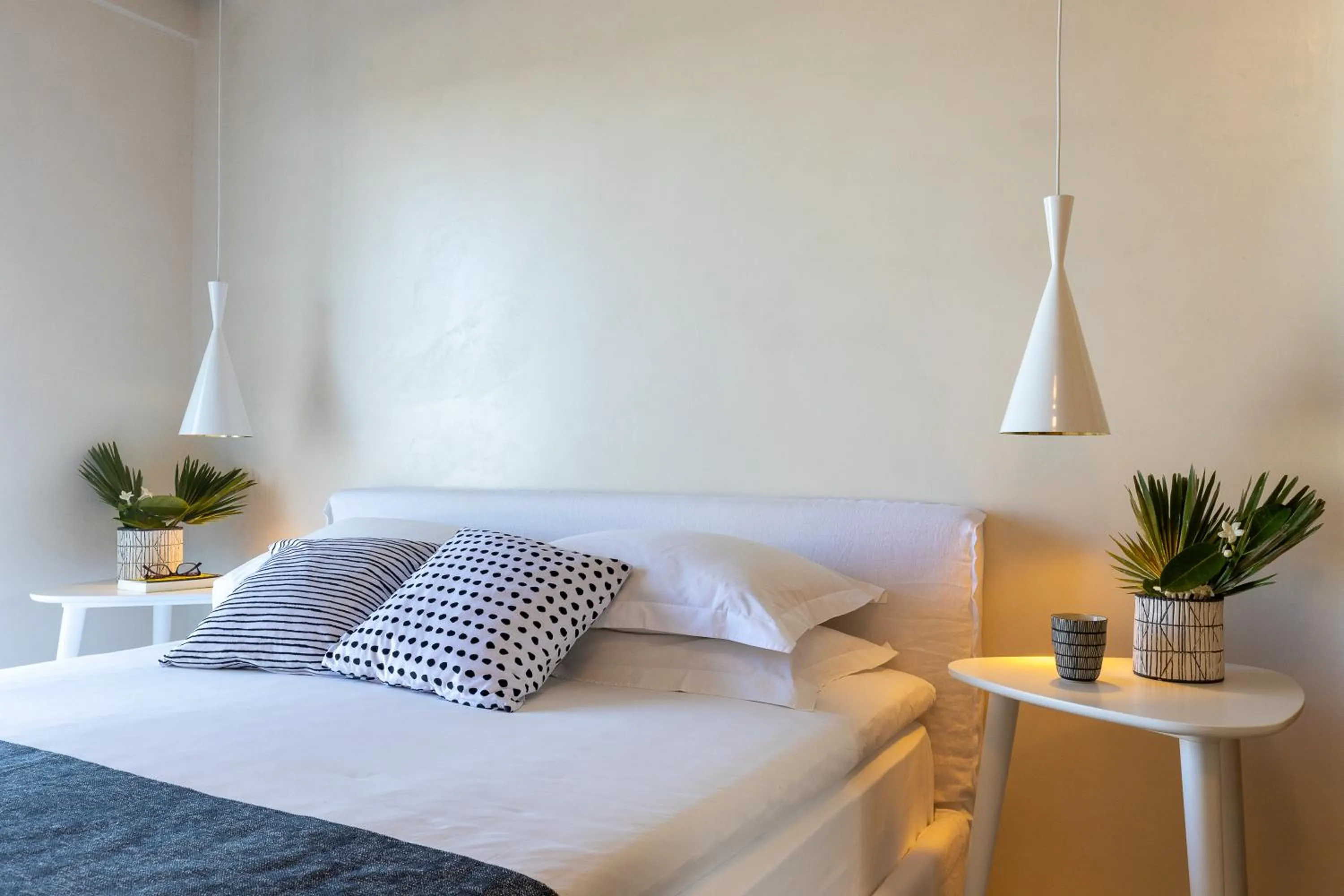 Bed in Akrogiali Beach Hotel Apartments