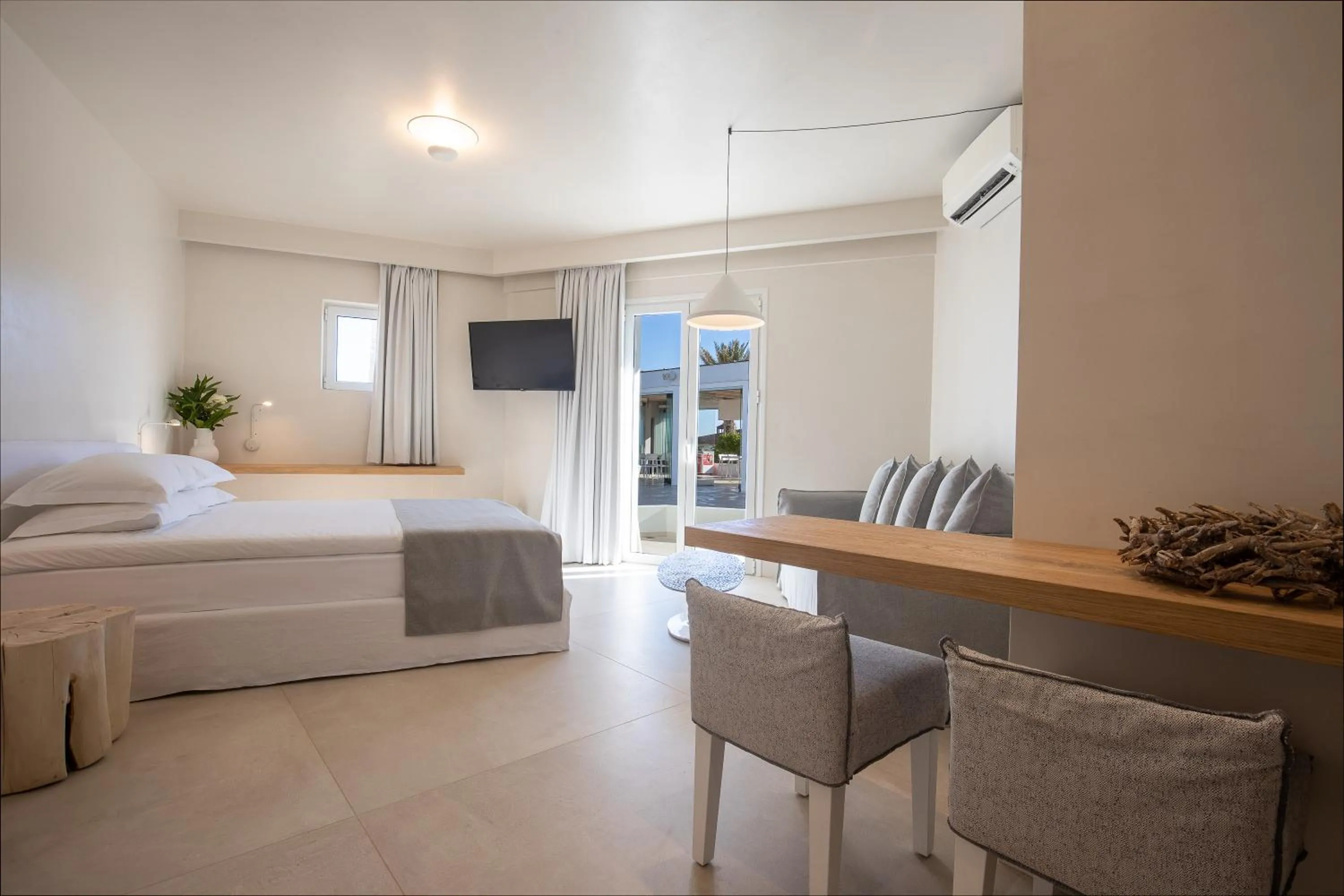 Bed in Akrogiali Beach Hotel Apartments