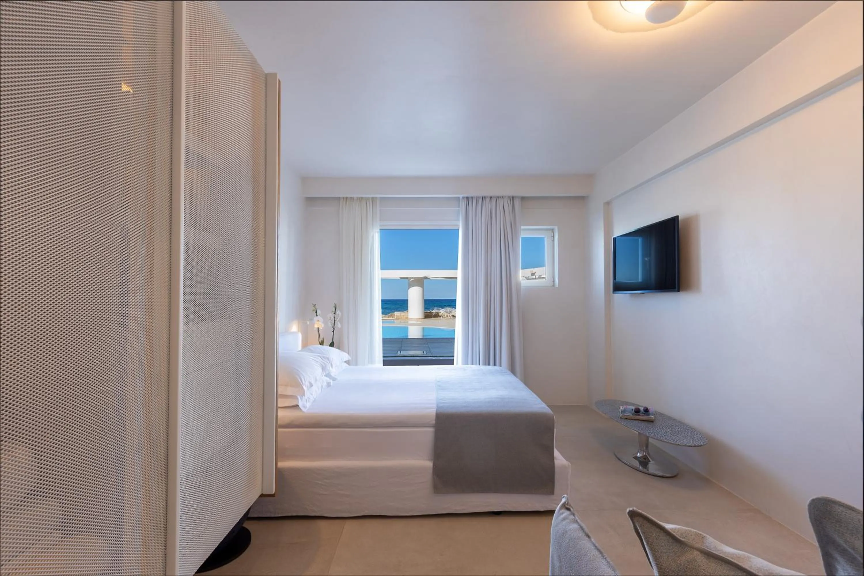 Bed in Akrogiali Beach Hotel Apartments