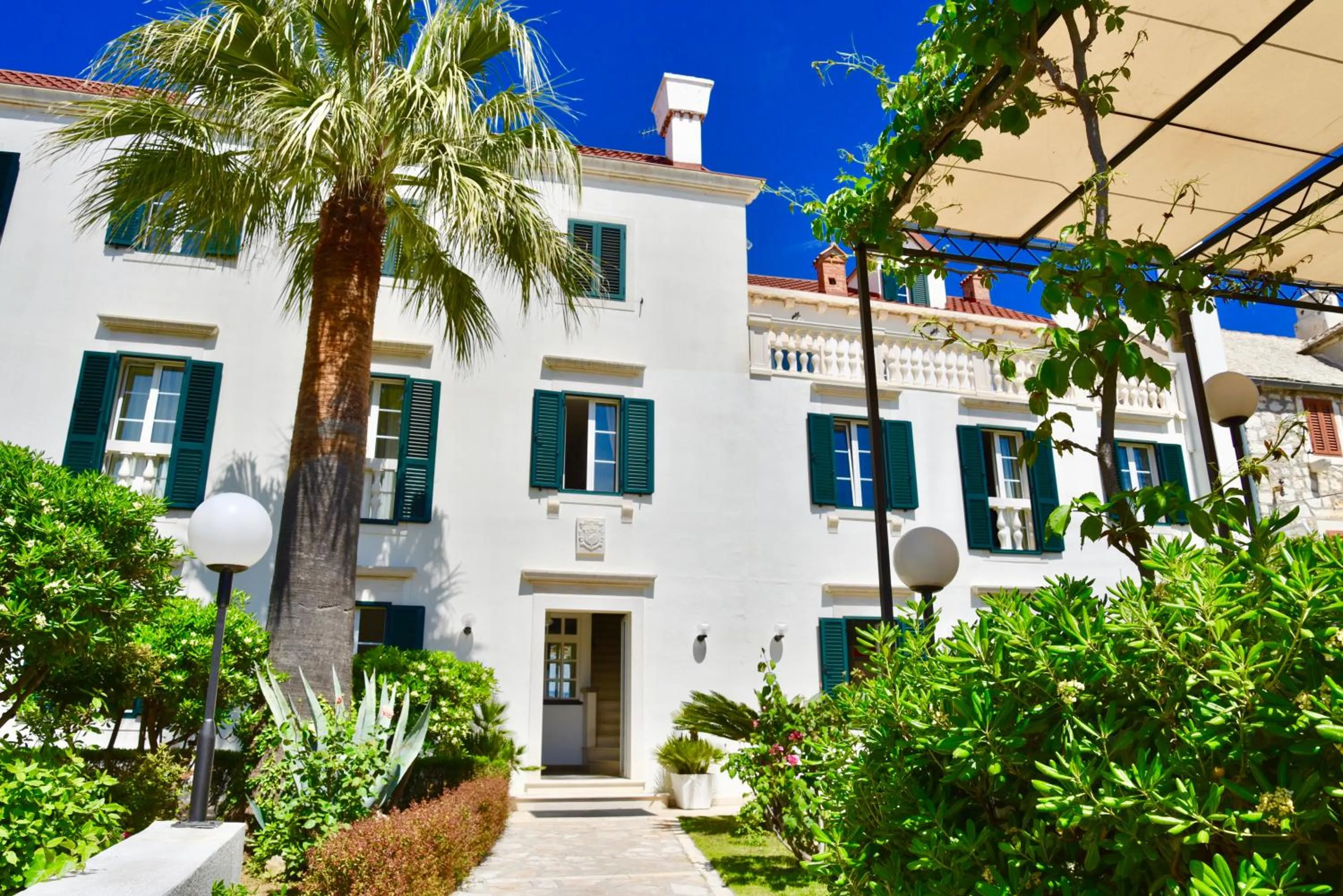 Property building in Villa Giardino Heritage Boutique Hotel Bol