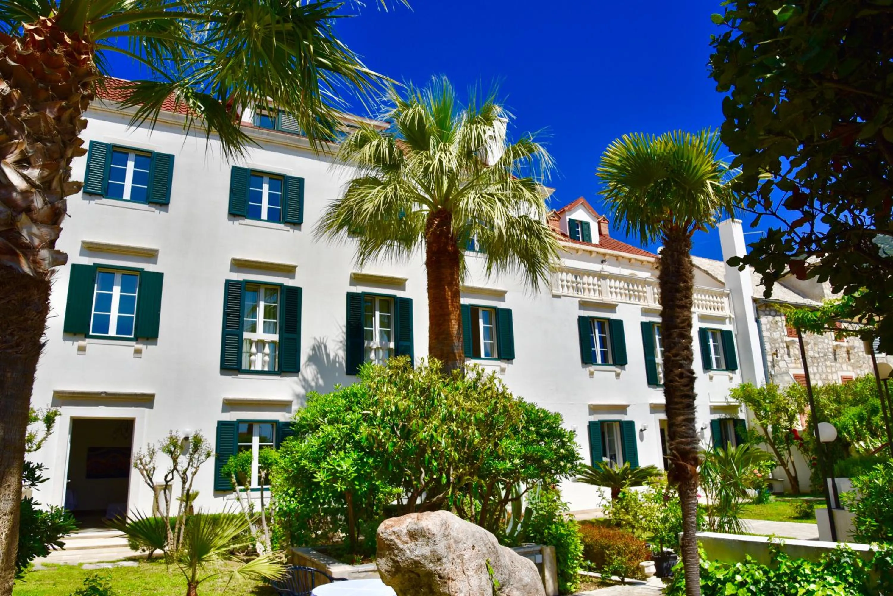 Property building in Villa Giardino Heritage Boutique Hotel Bol