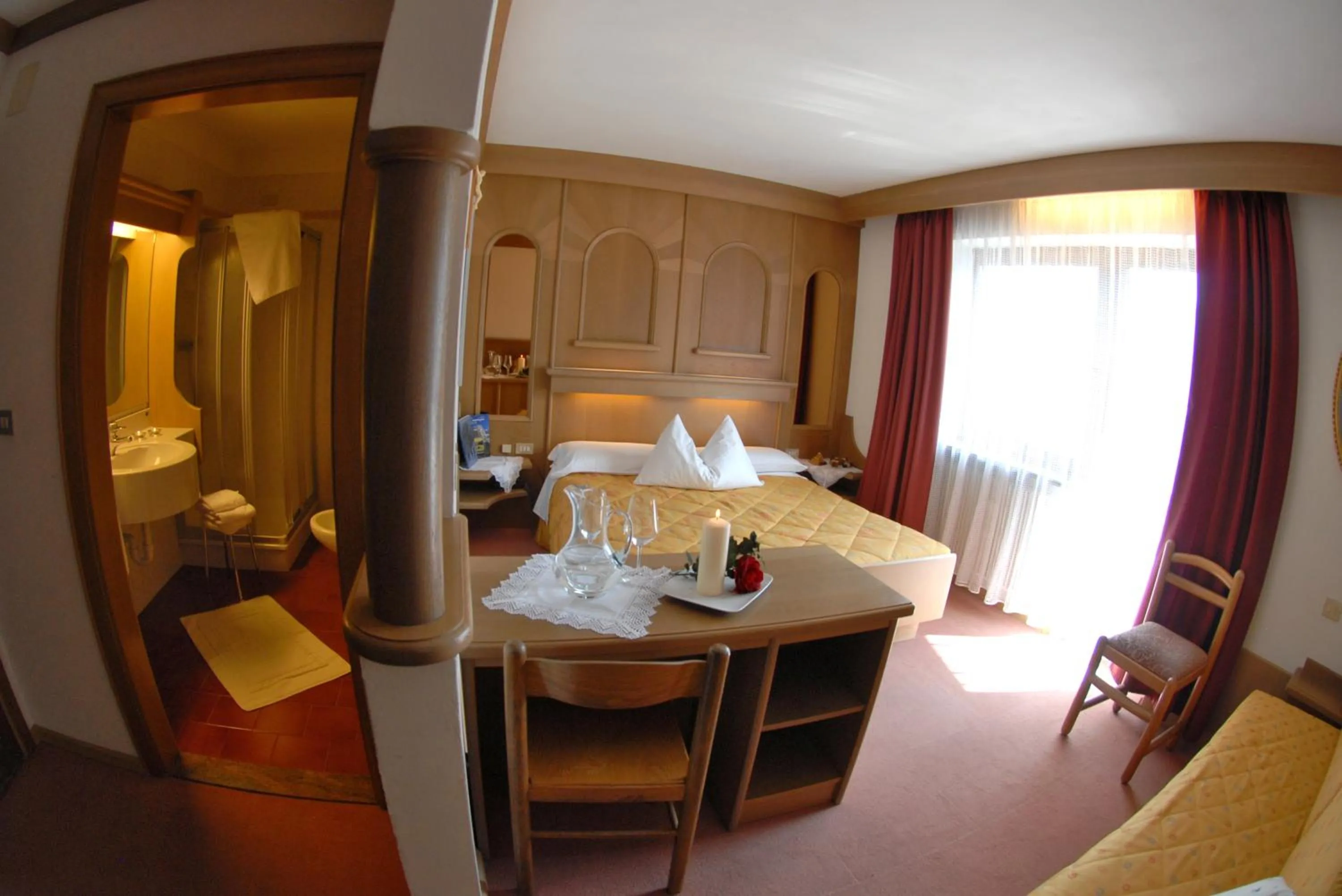 Photo of the whole room in Hotel Catinaccio