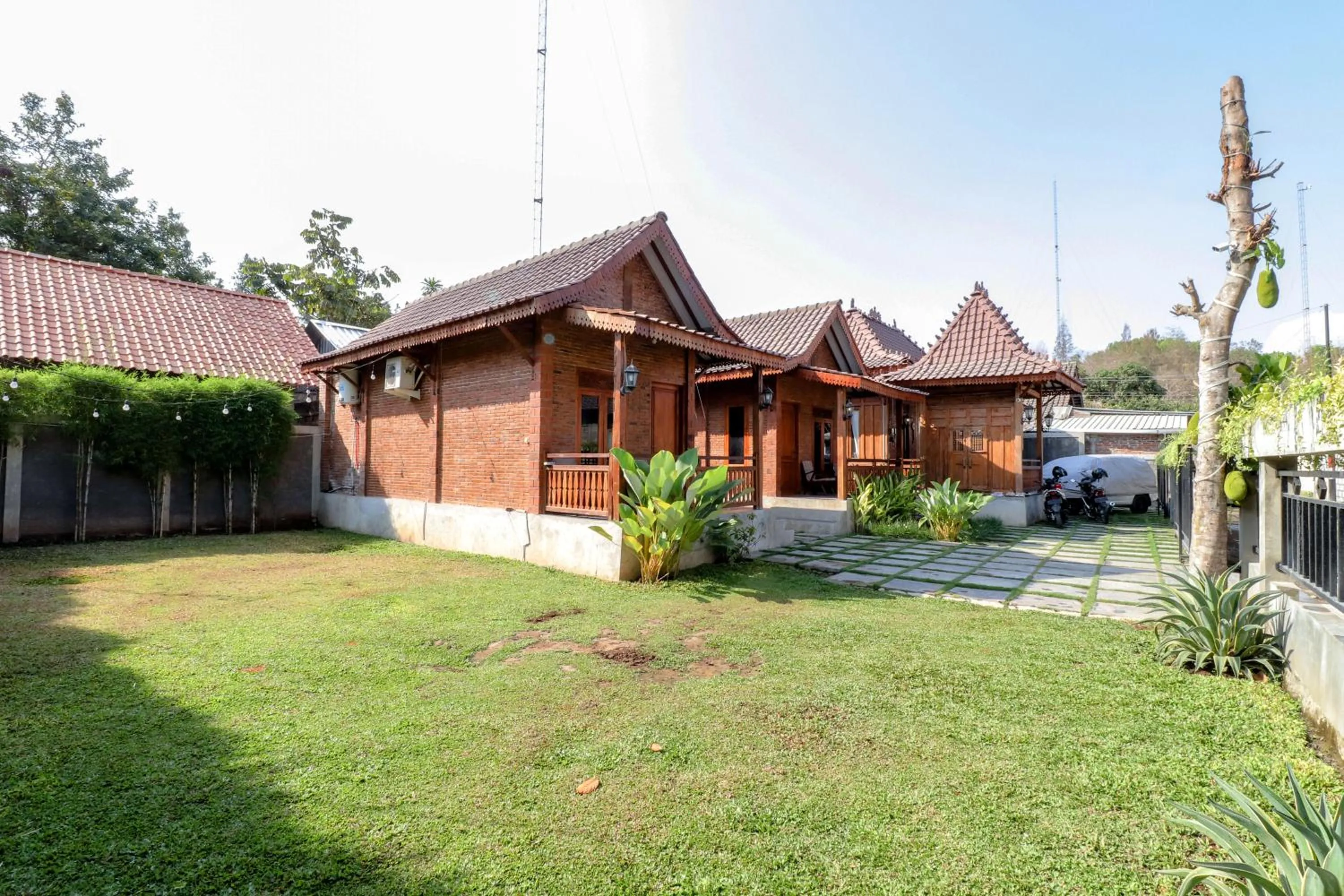 Garden in Omah Teras Bata Guesthouse