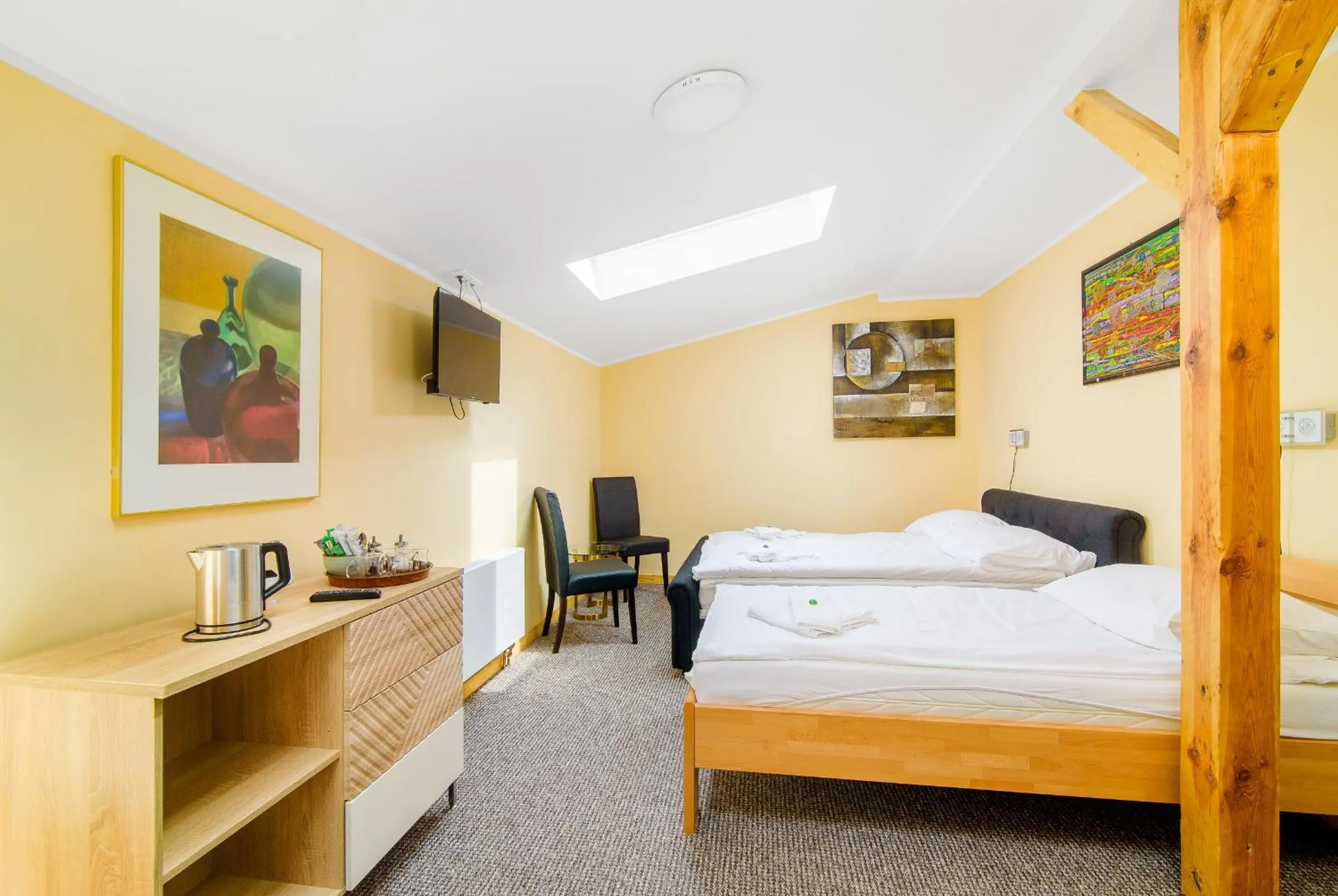 Photo of the whole room, Bed in Hotel Max