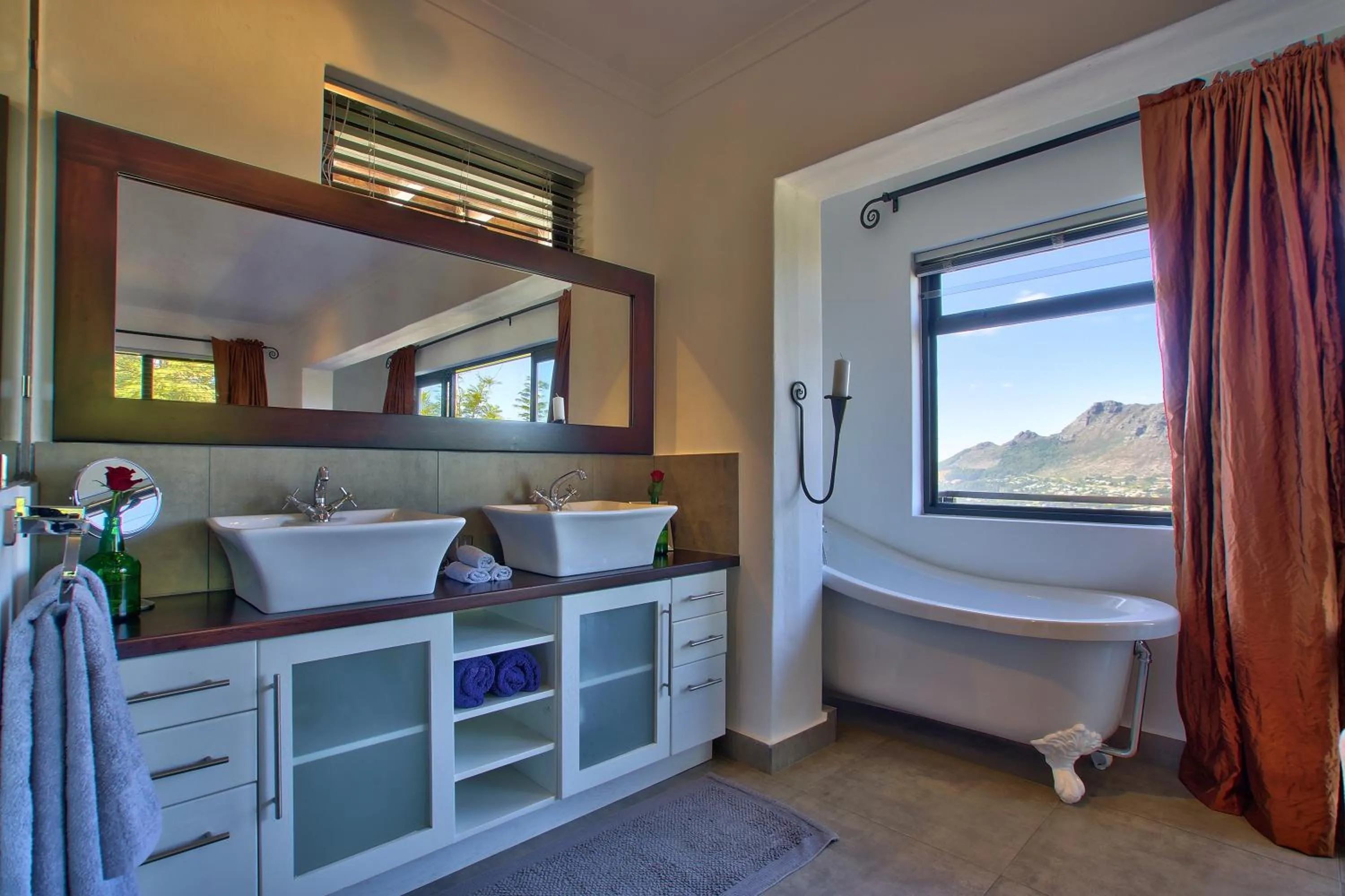 Day, Bed in Dreamhouse Guest House