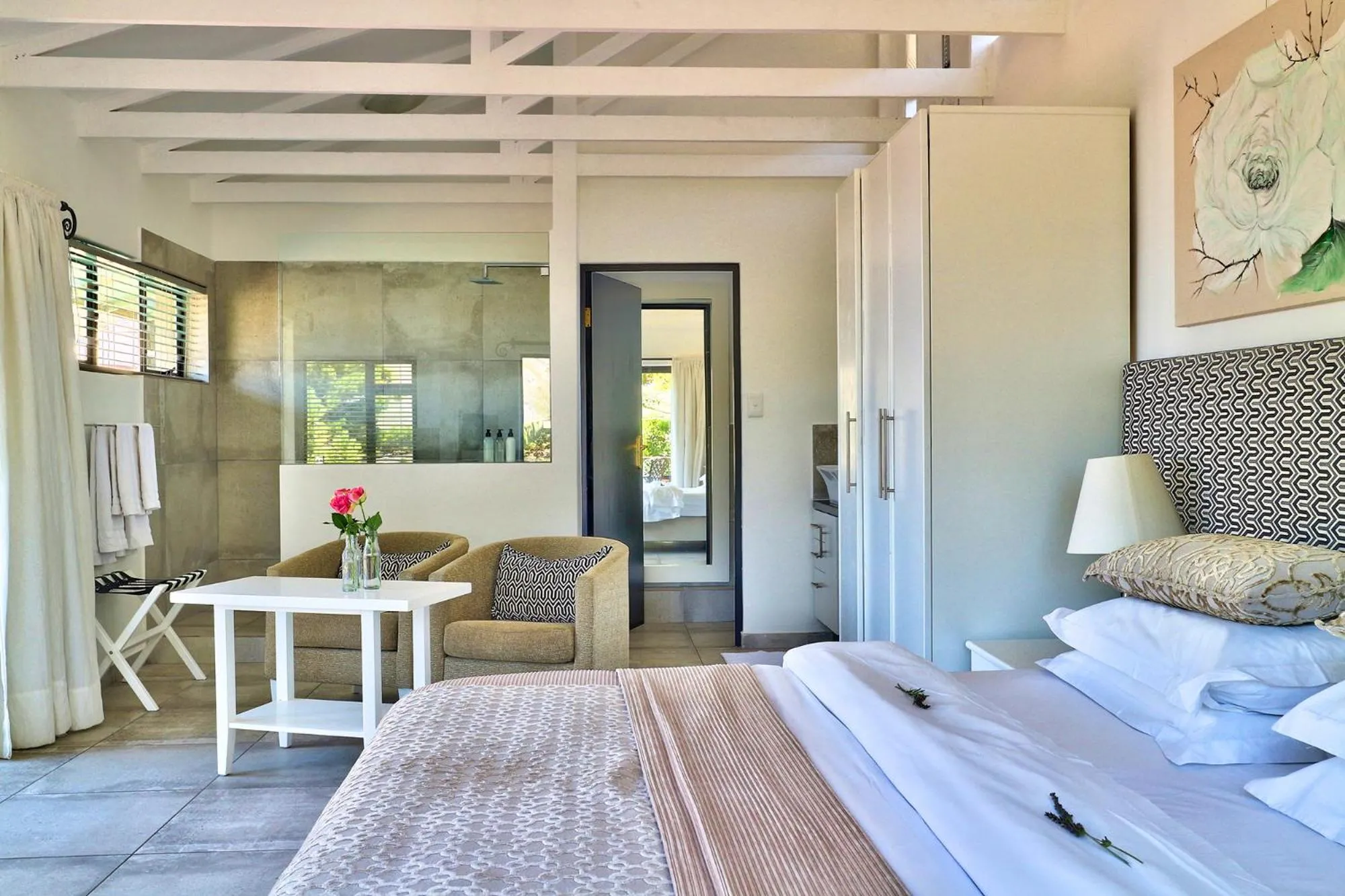 Bathroom, Bed in Dreamhouse Guest House