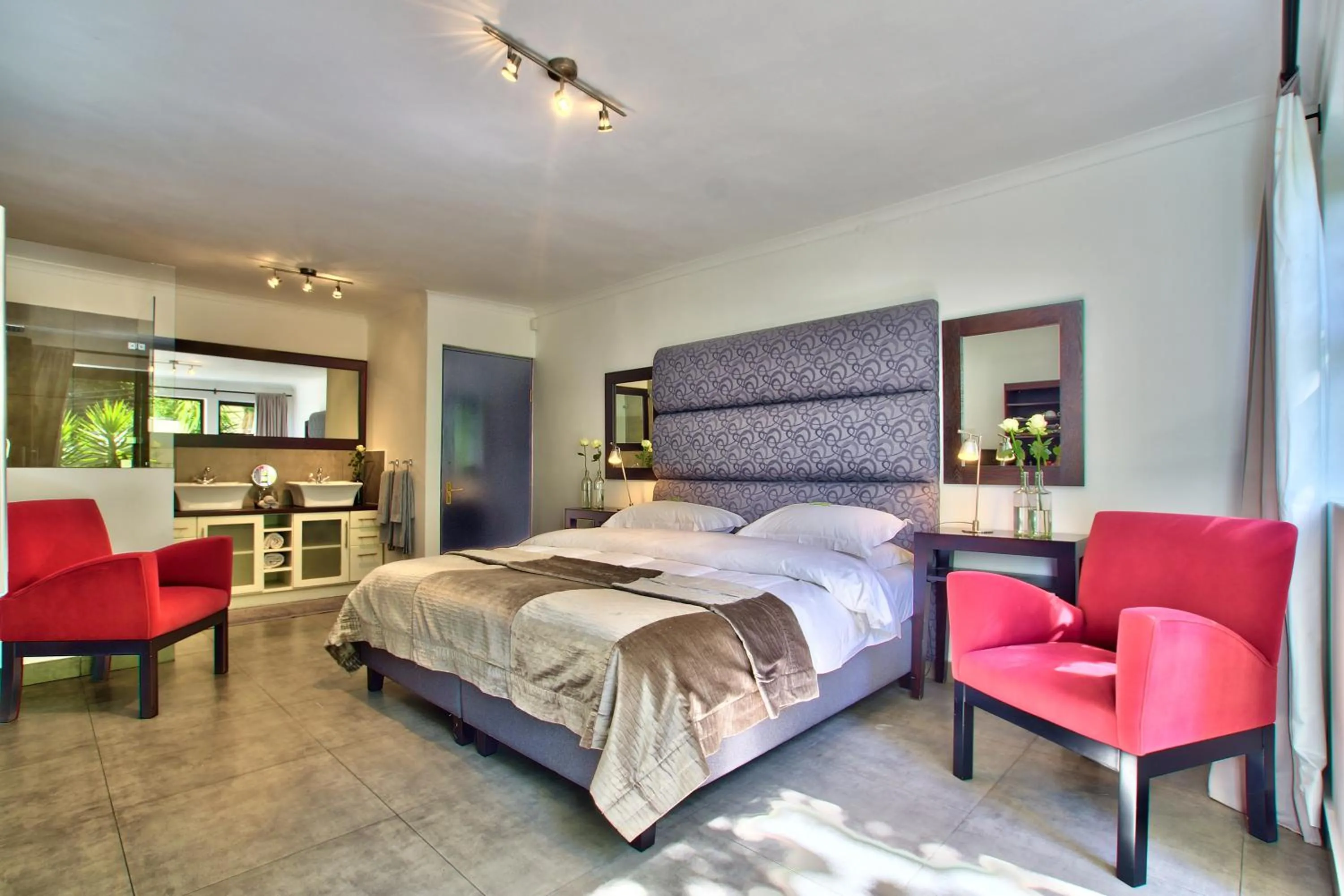 Bathroom, Bed in Dreamhouse Guest House