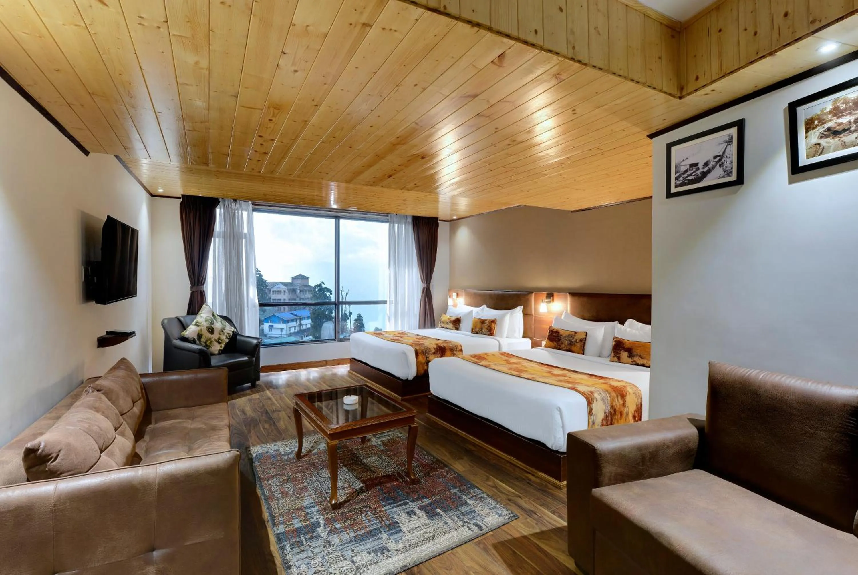 Bedroom, Bed in Yashshree Mall Road Darjeeling