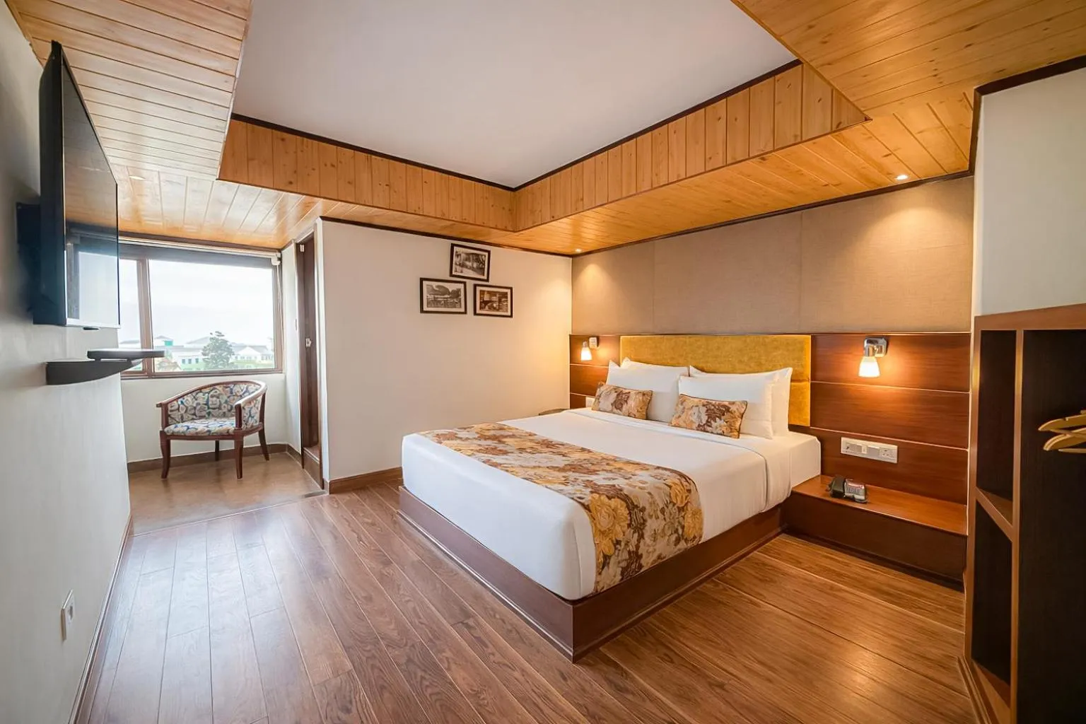 Bedroom, Bed in Yashshree Mall Road Darjeeling