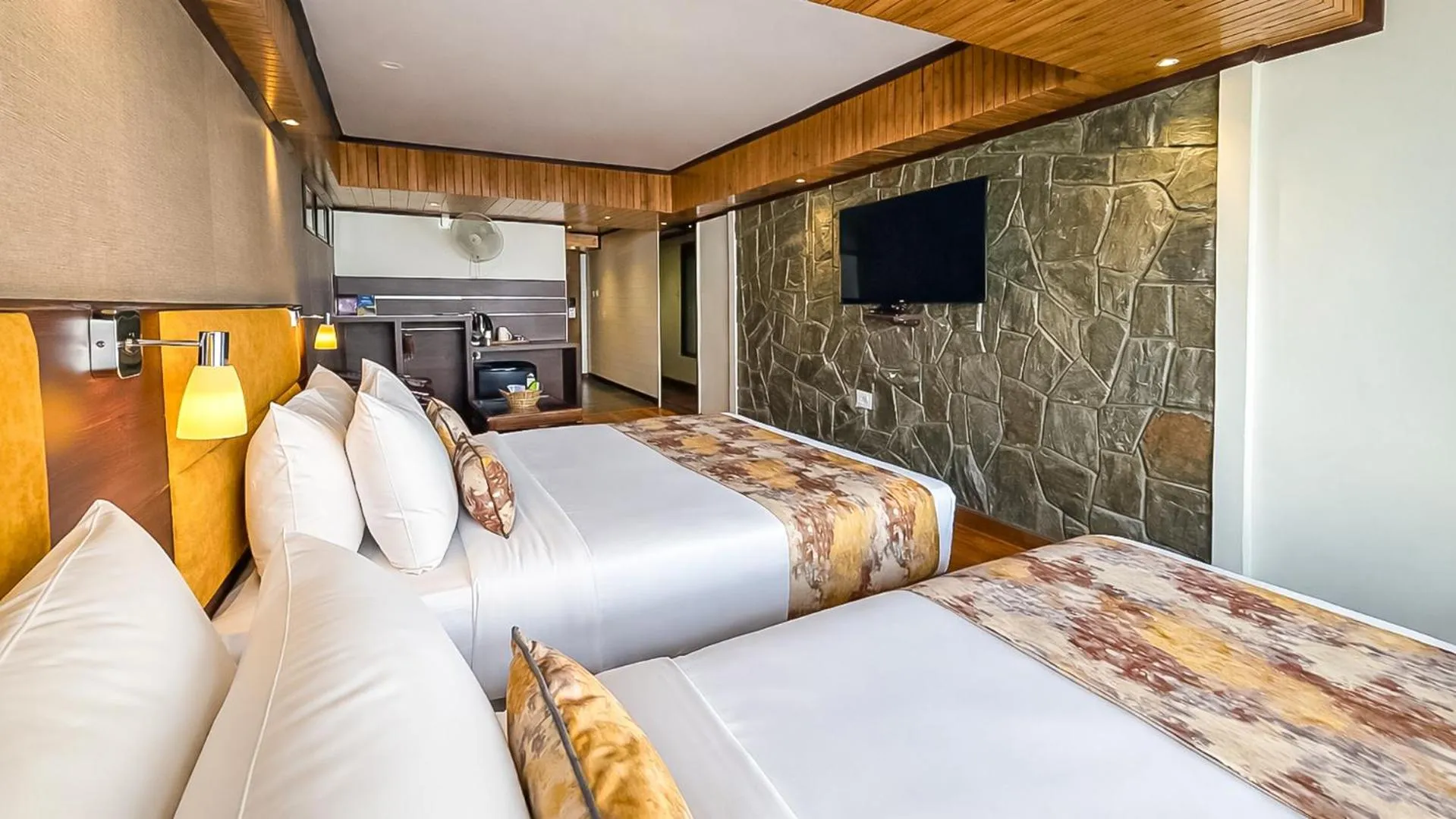 Bedroom, Bed in Yashshree Mall Road Darjeeling