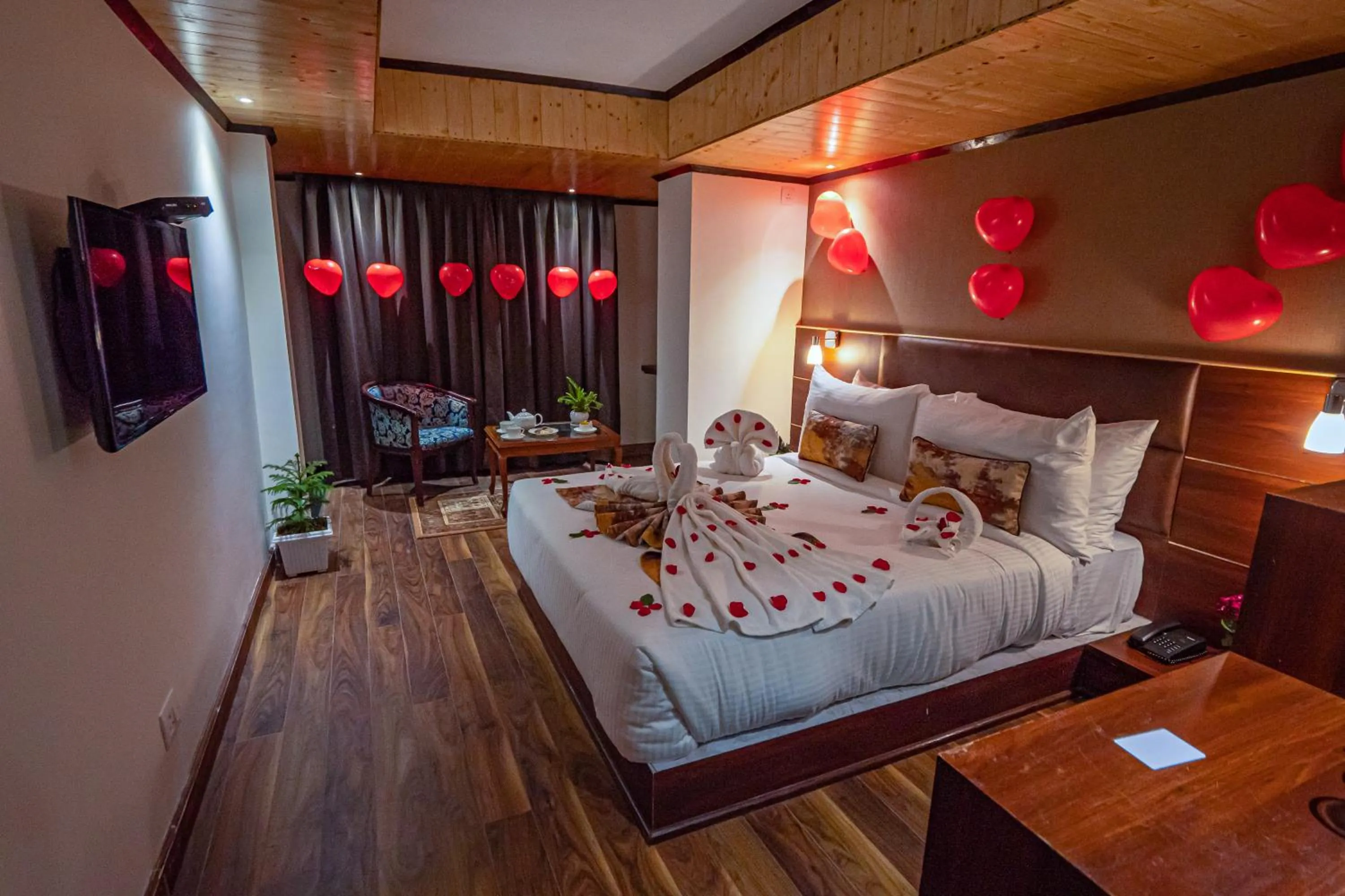 Bedroom, Bed in Yashshree Mall Road Darjeeling