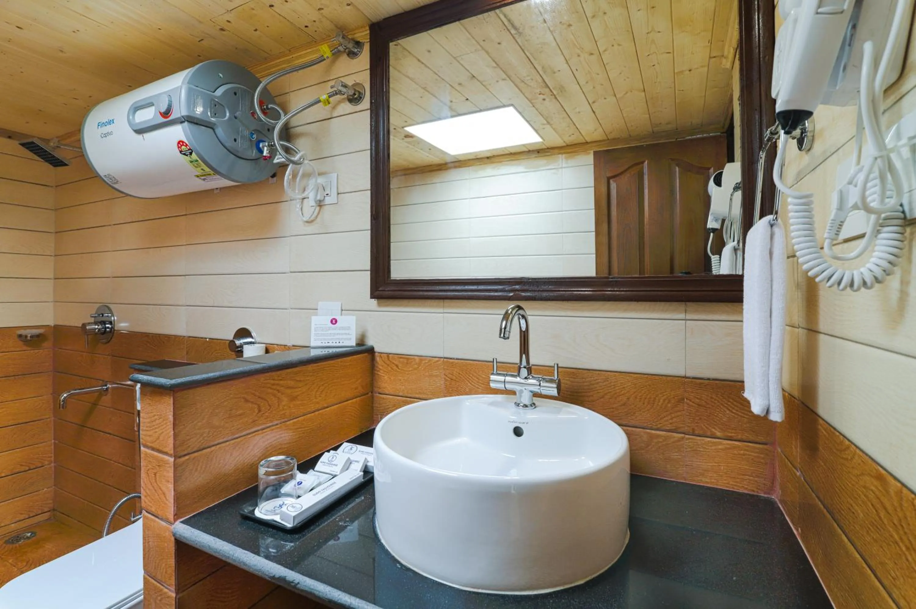 Bathroom in Yashshree Mall Road Darjeeling