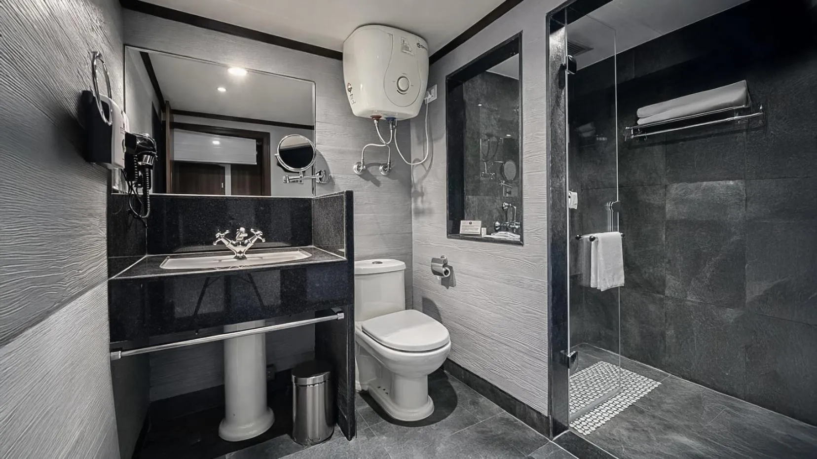 Bathroom in Yashshree Mall Road Darjeeling