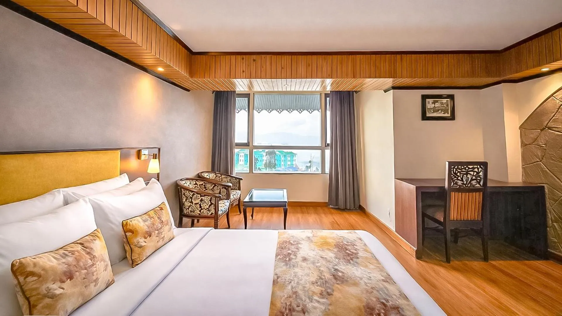 Bedroom, Bed in Yashshree Mall Road Darjeeling