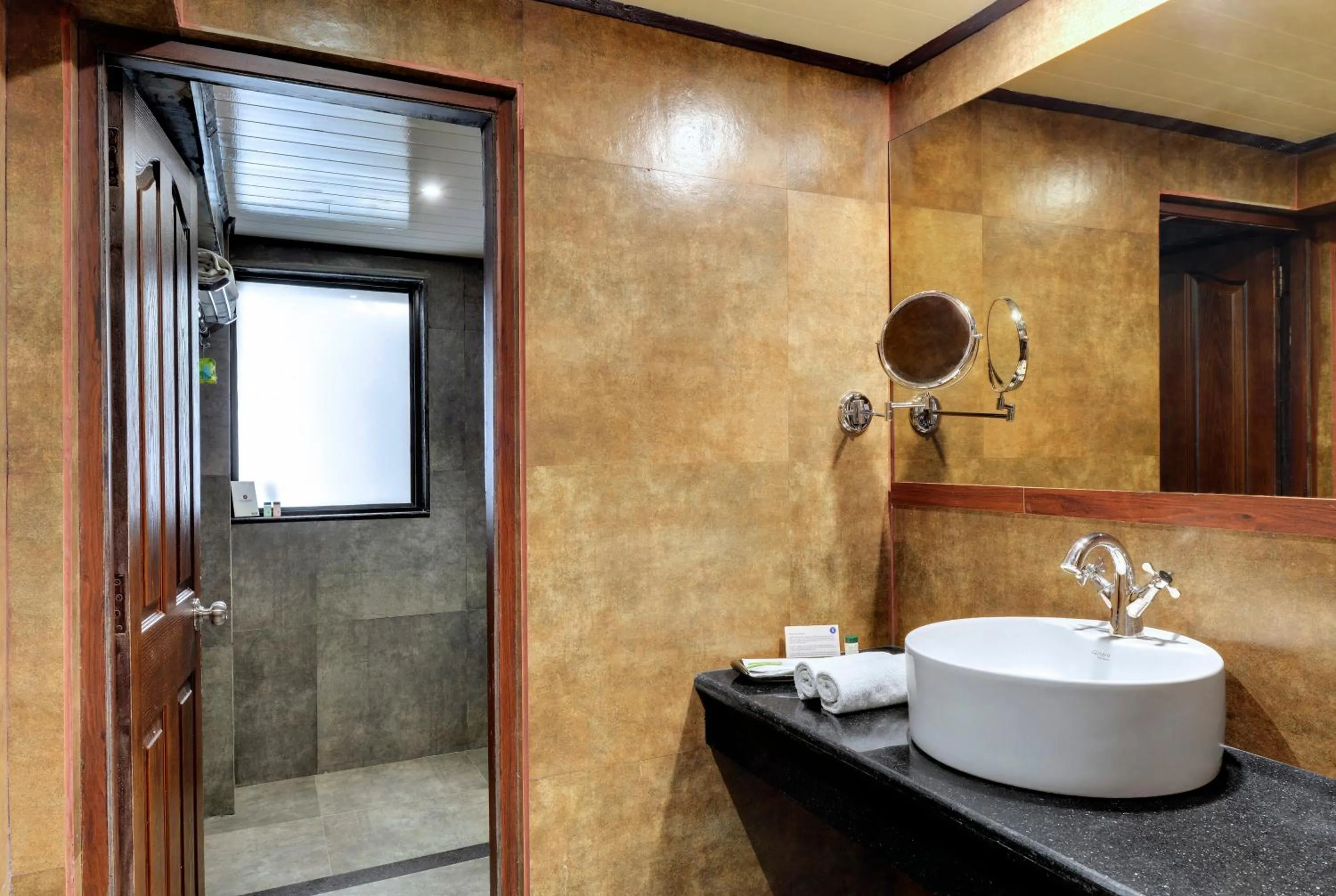 Bathroom in Yashshree Mall Road Darjeeling
