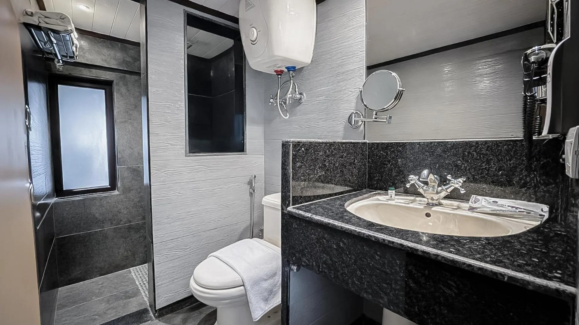 Bathroom in Yashshree Mall Road Darjeeling