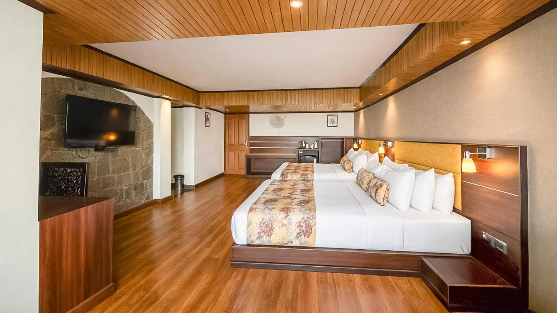 Bedroom, Bed in Yashshree Mall Road Darjeeling