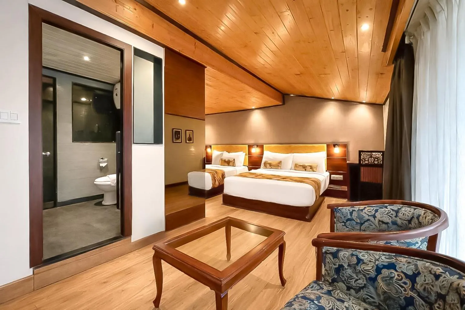 Bedroom, Bed in Yashshree Mall Road Darjeeling