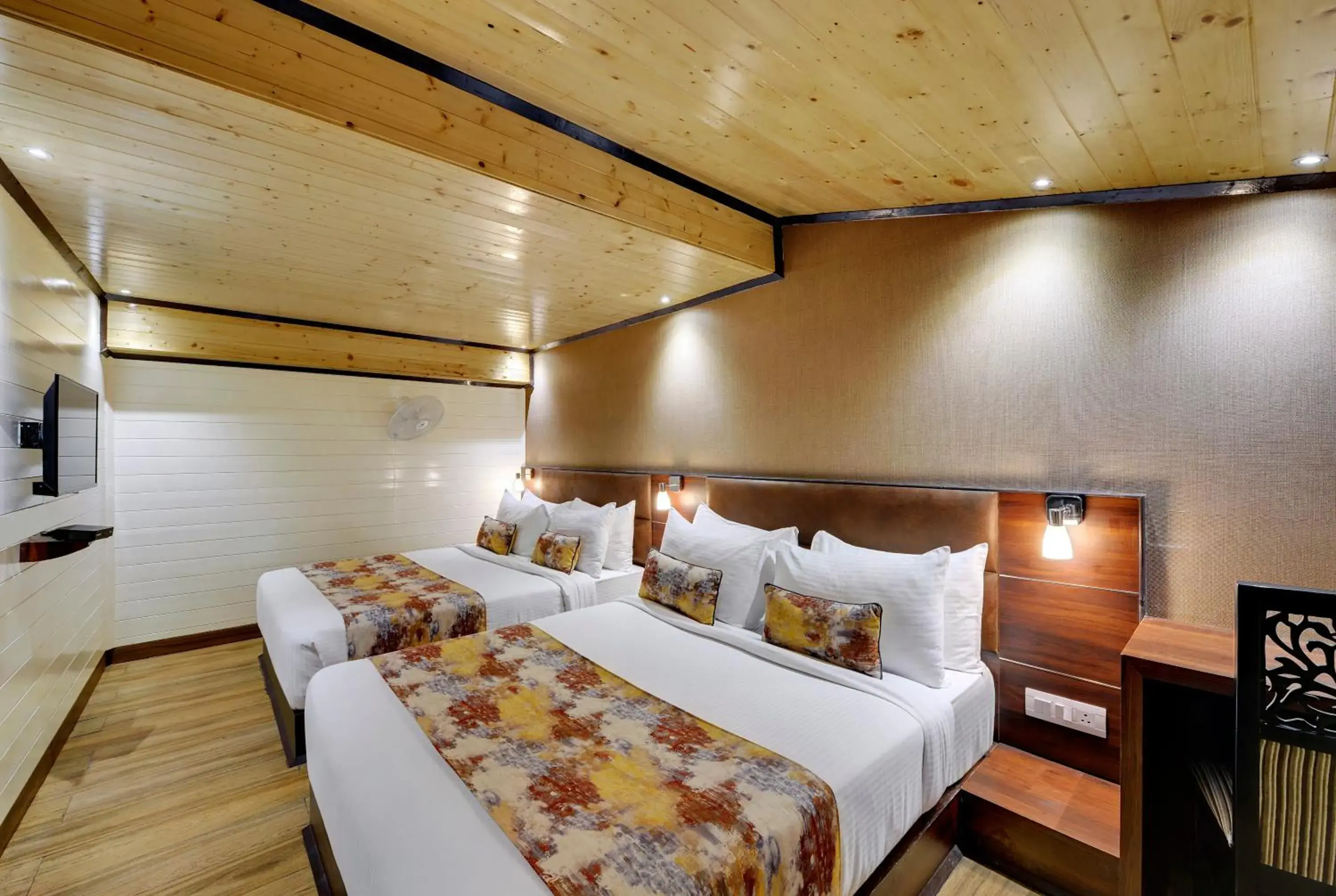 Deluxe Family Room in Yashshree Mall Road Darjeeling Deluxe Family Room in Yashshree Mall Road Darjeeling