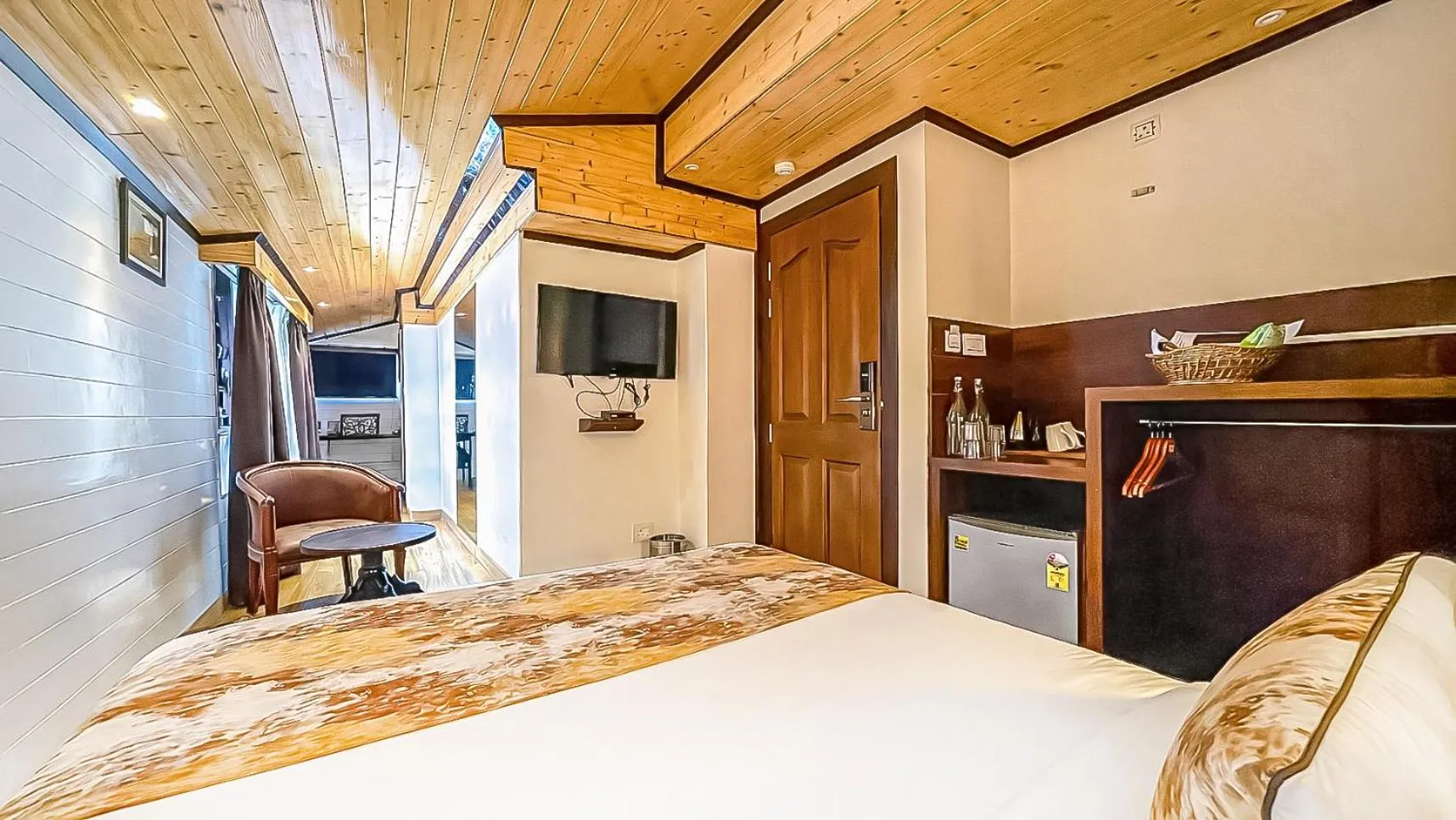 Bedroom, Bed in Yashshree Mall Road Darjeeling