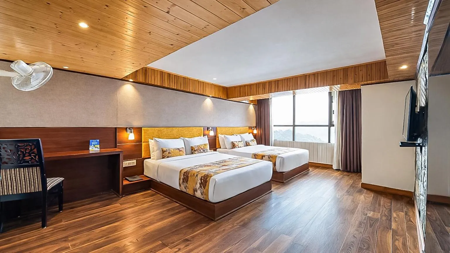 Bedroom, Bed in Yashshree Mall Road Darjeeling