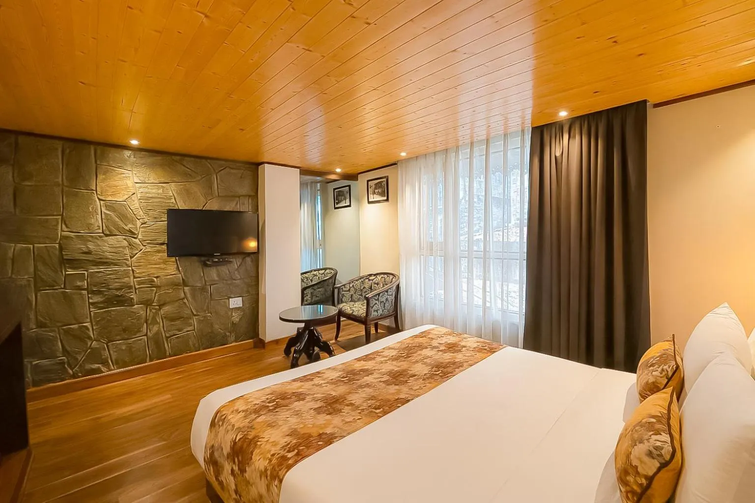 Bedroom, Bed in Yashshree Mall Road Darjeeling