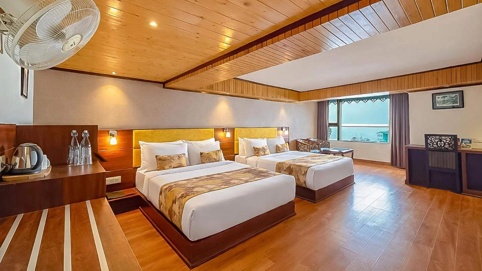 Bedroom, Bed in Yashshree Mall Road Darjeeling