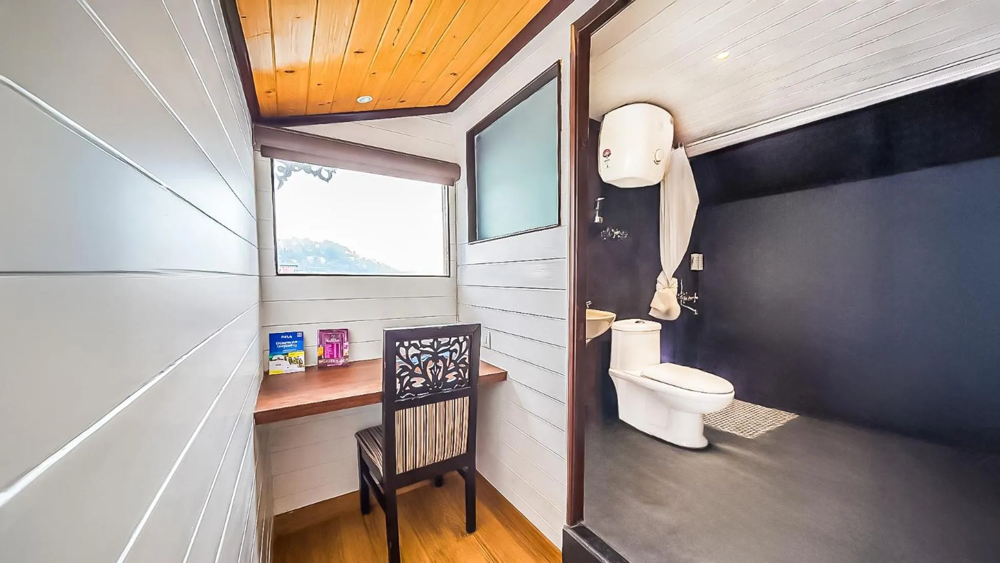 Bathroom in Yashshree Mall Road Darjeeling