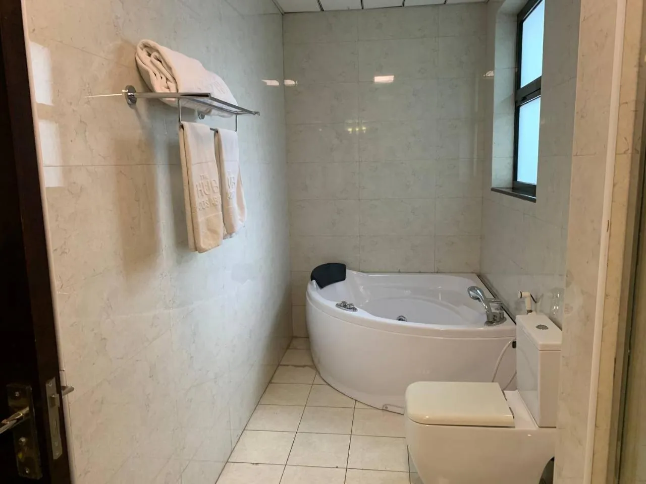 Shower in The HUB Hotel