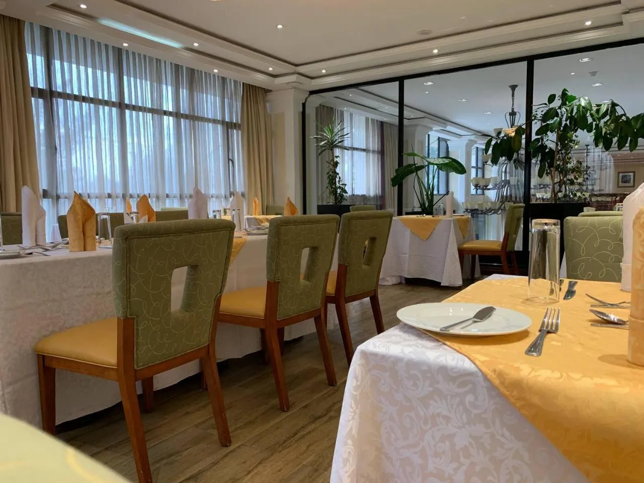 Restaurant/places to eat in The HUB Hotel