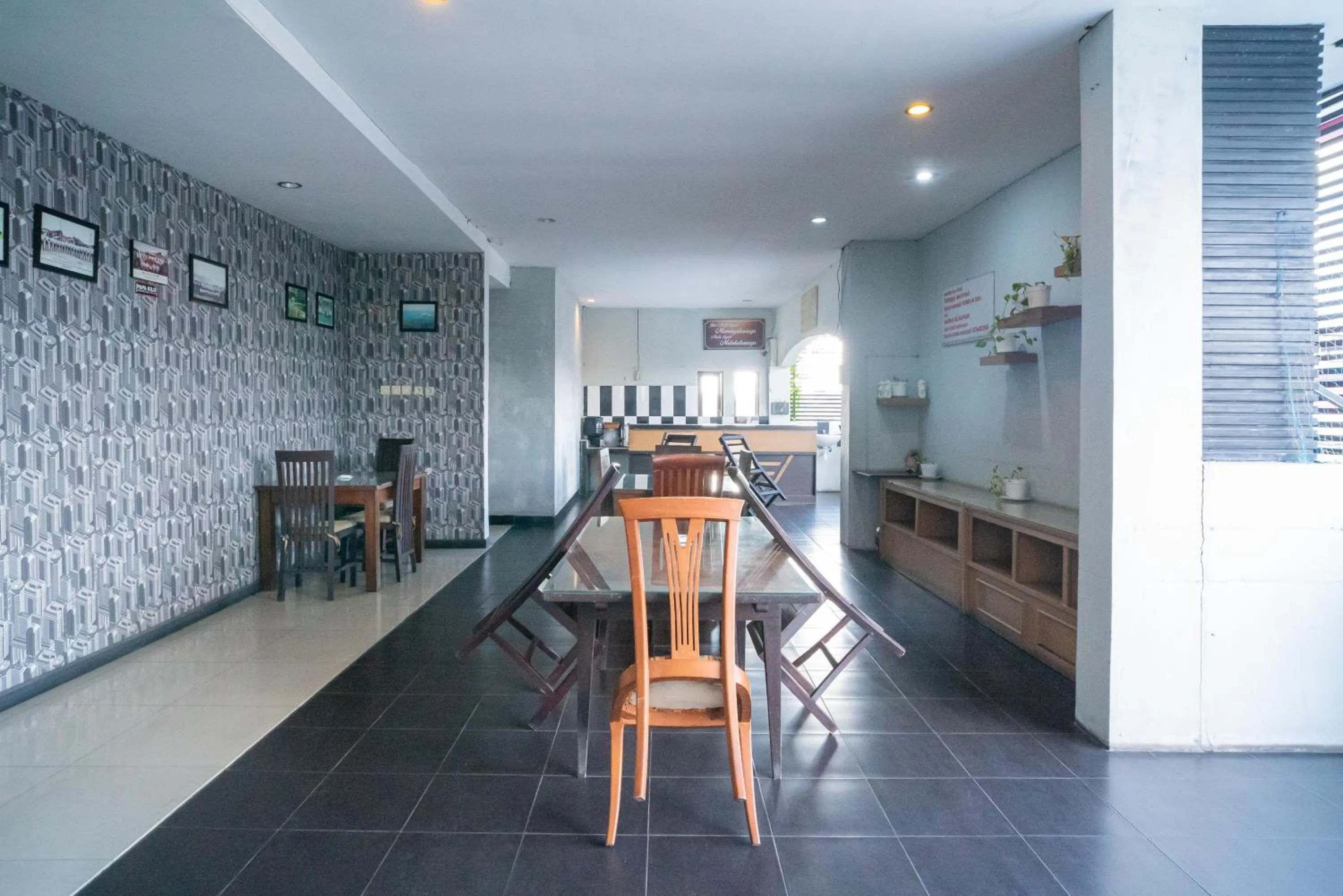 Restaurant/places to eat in Sans Hotel Zam-Zam Syariah Palangkaraya