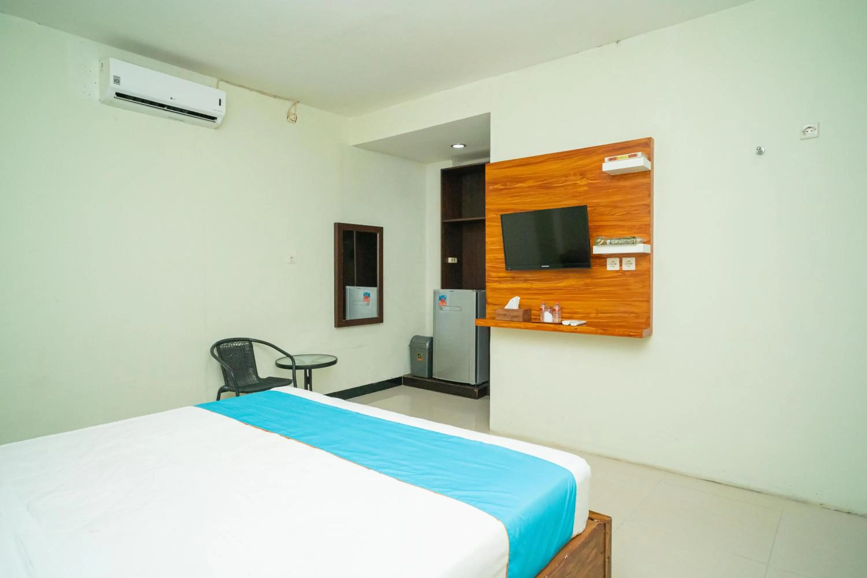 Bedroom, Bed in Sans Hotel Zam-Zam Syariah Palangkaraya