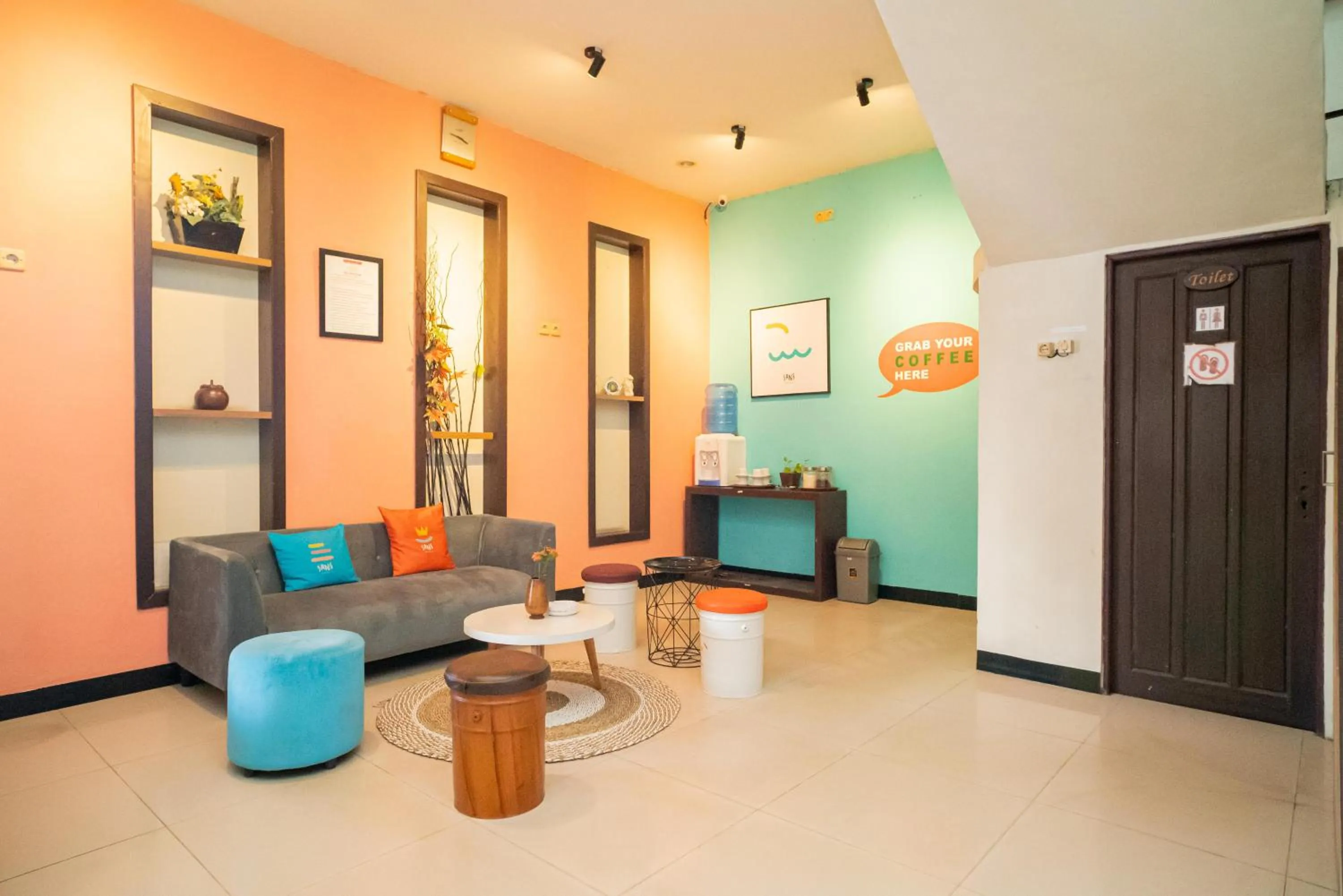 Lobby or reception in Sans Hotel Zam-Zam Syariah Palangkaraya