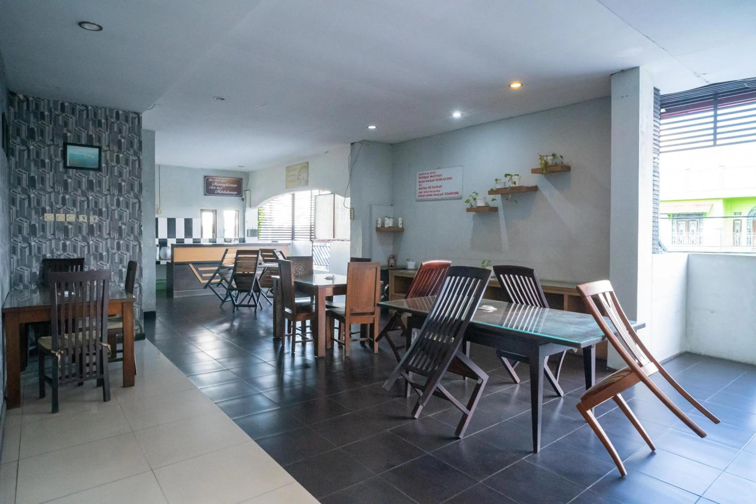 Restaurant/places to eat in Sans Hotel Zam-Zam Syariah Palangkaraya