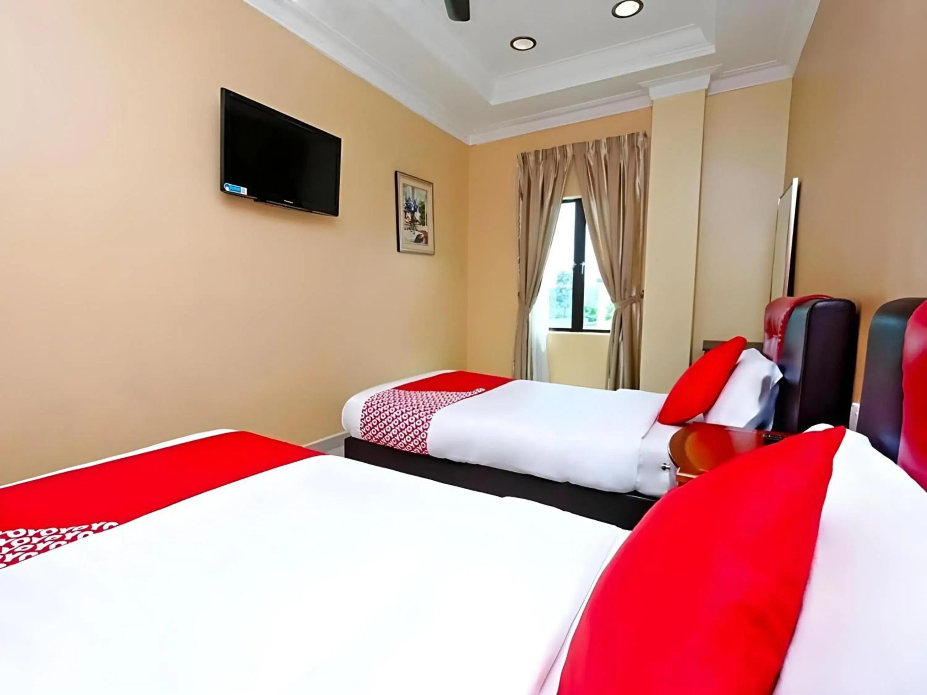 Photo of the whole room, Bed in Hotel O Ayuni Hotel Photo of the whole room, Bed in Hotel O Ayuni Hotel