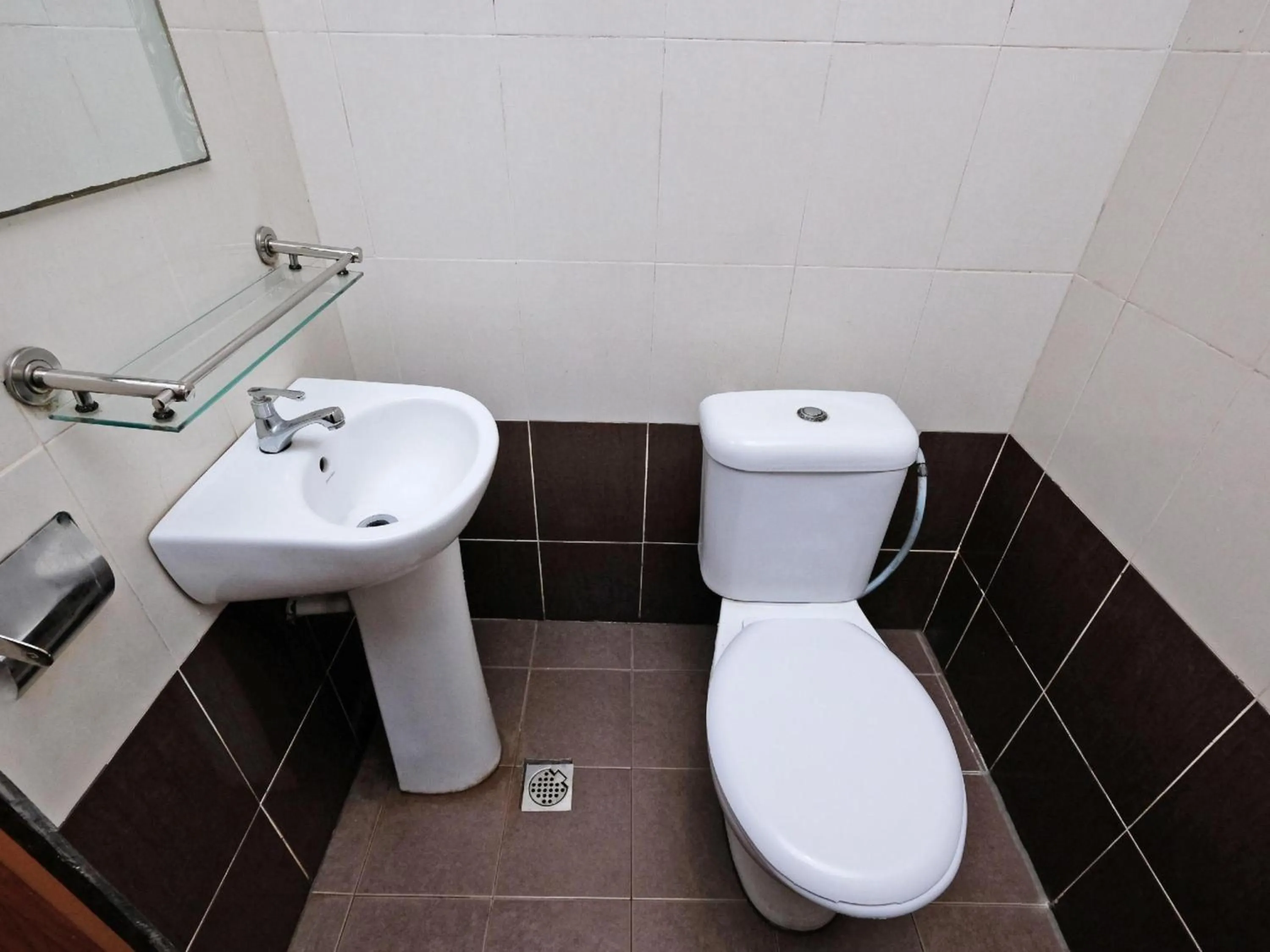 Bathroom in Hotel O Ayuni Hotel