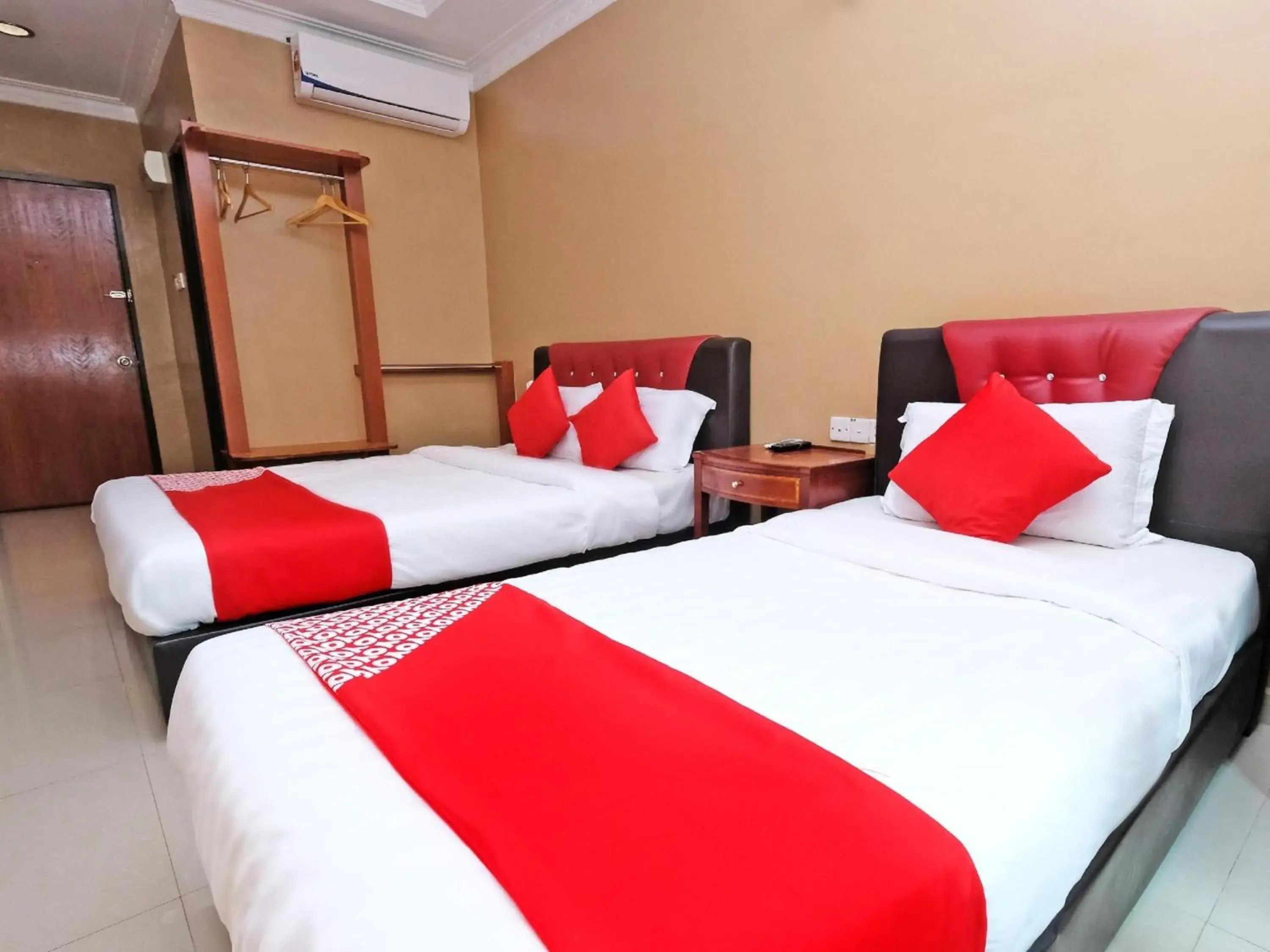 Photo of the whole room, Bed in Hotel O Ayuni Hotel Photo of the whole room, Bed in Hotel O Ayuni Hotel