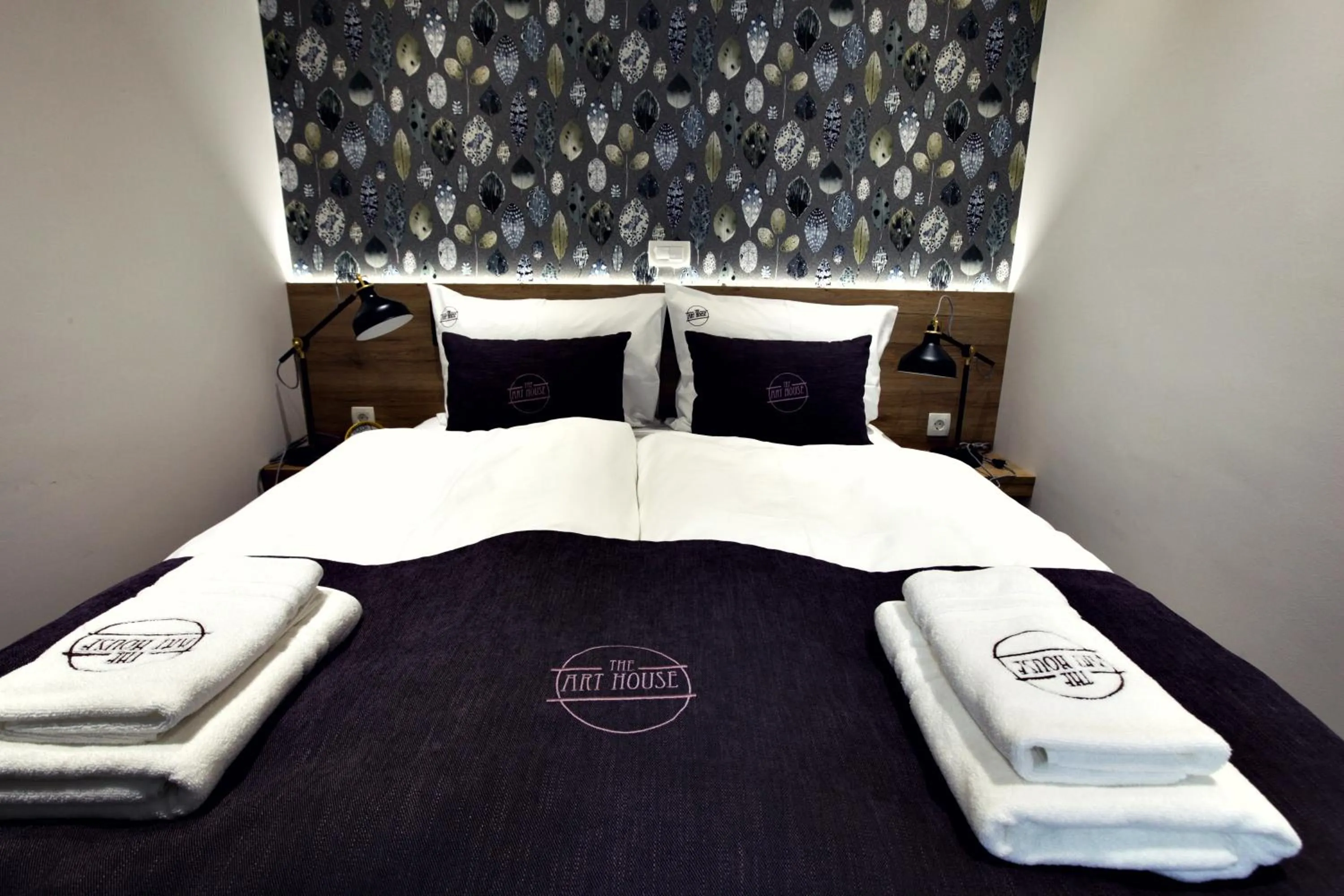 Bed in Apartments The Art House