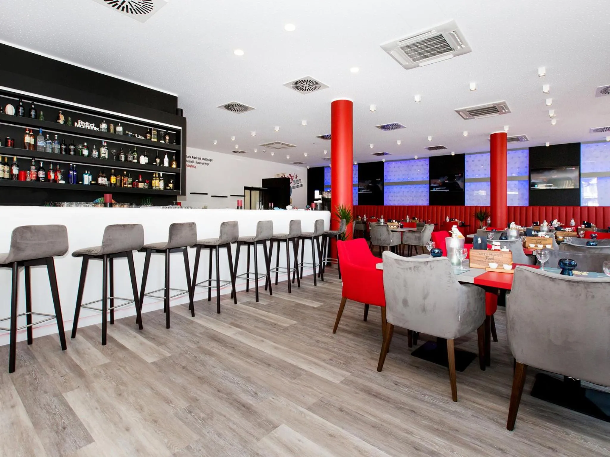 Restaurant/places to eat in DORMERO Hotel Salzgitter
