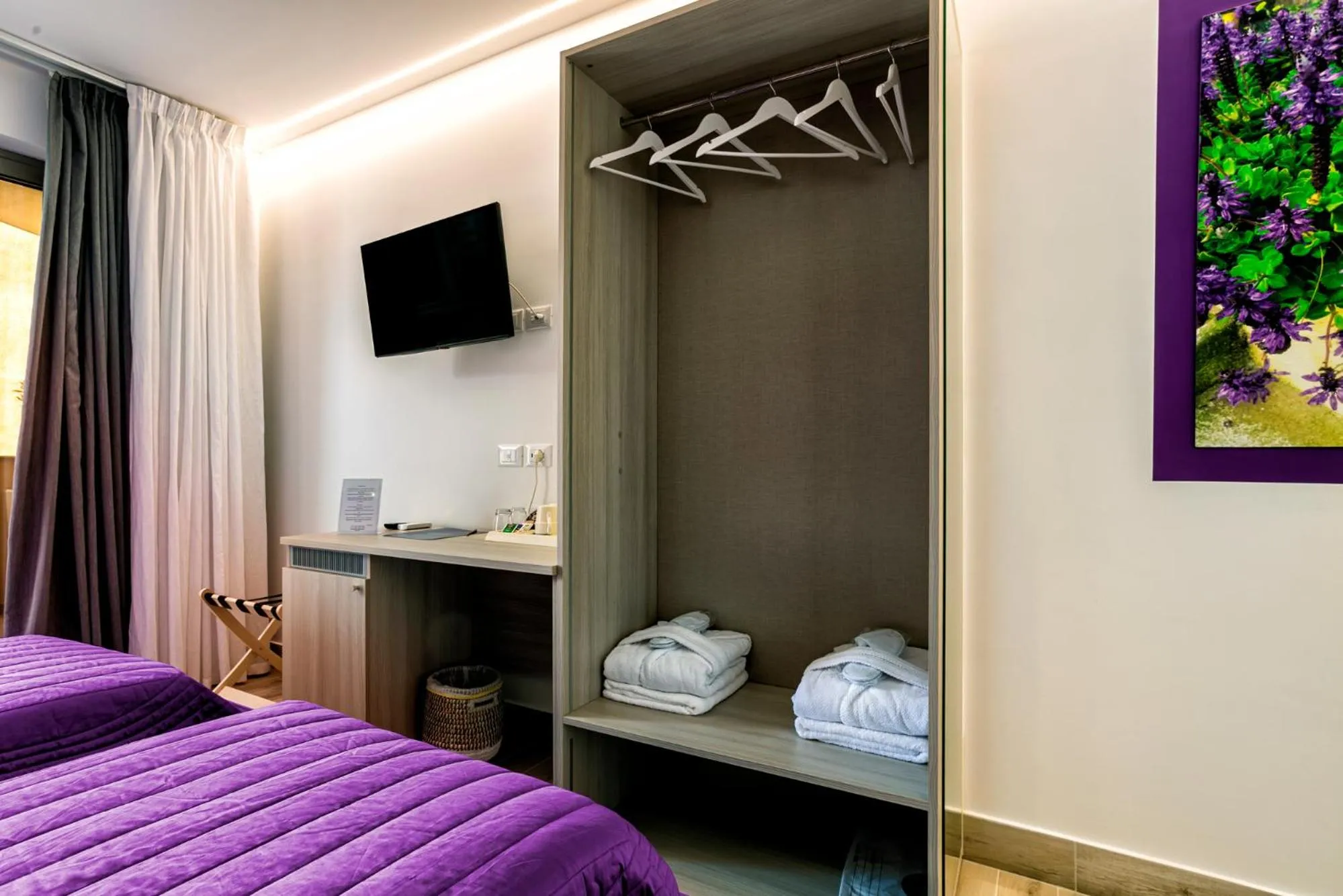 Bedroom, Bed in Manzoni Elements