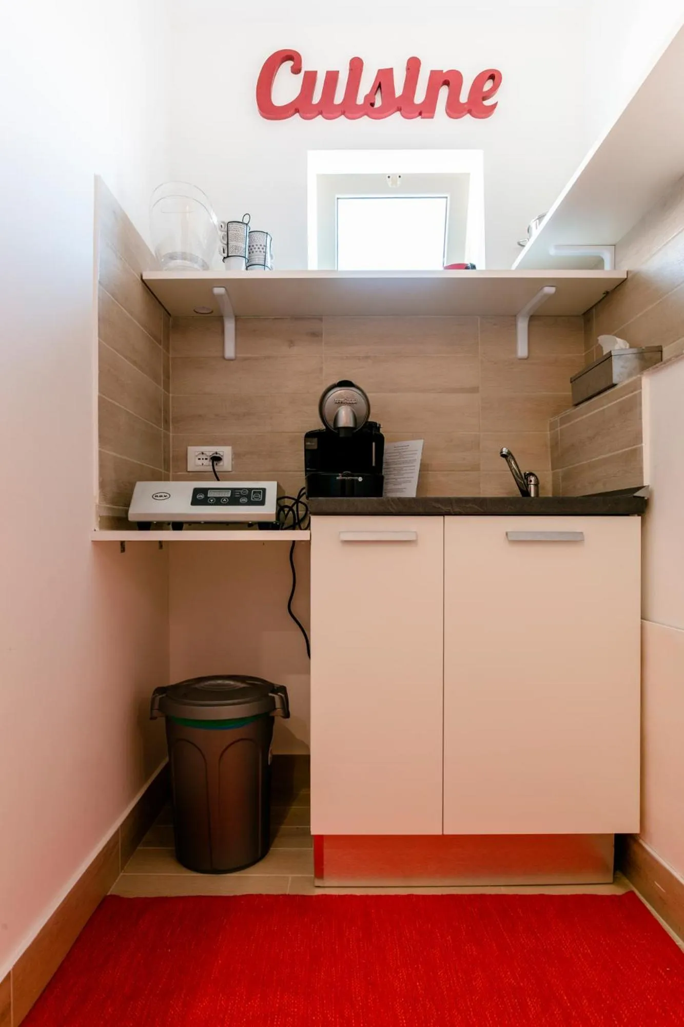 Coffee/tea facilities in Manzoni Elements