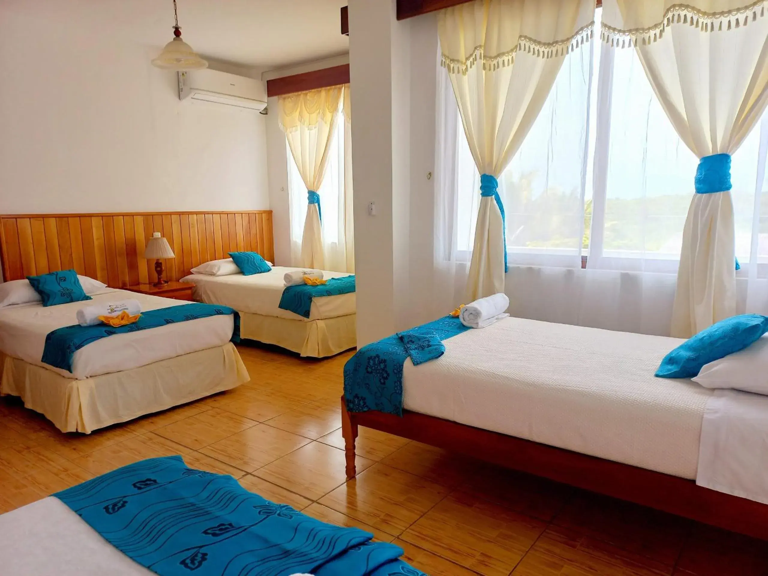Triple Room in Hotel Sula Sula Triple Room in Hotel Sula Sula