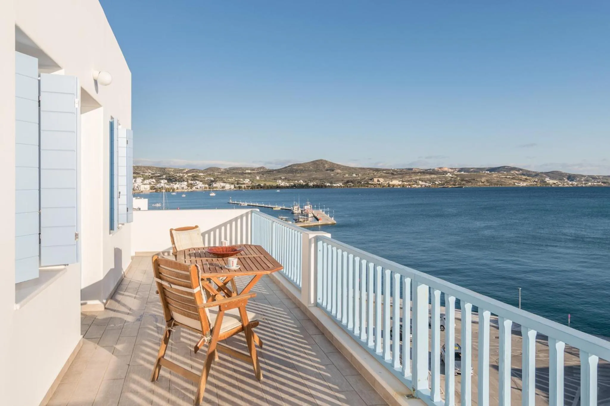 il porto di Milos