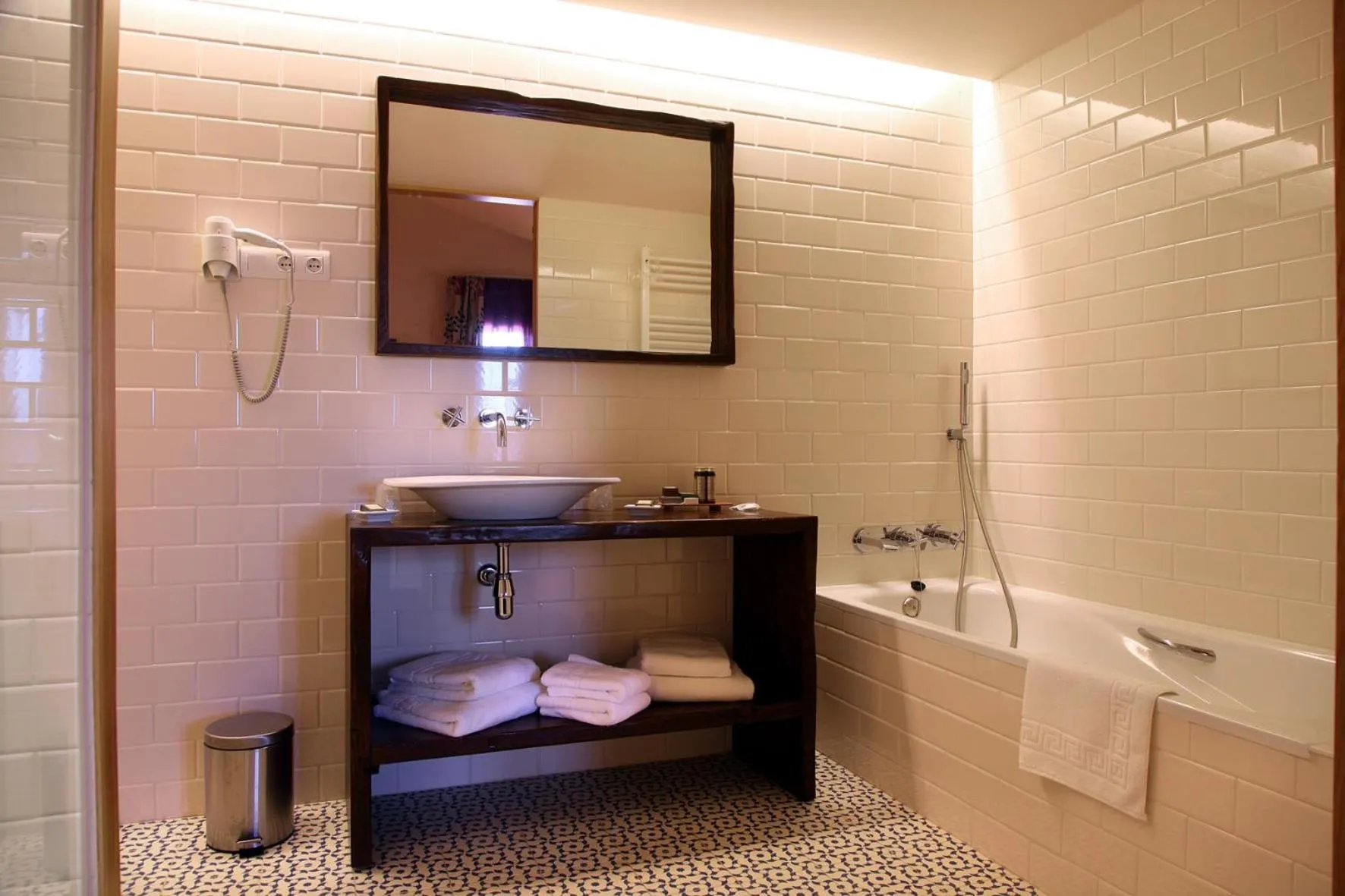 Shower in Hostería de Guara