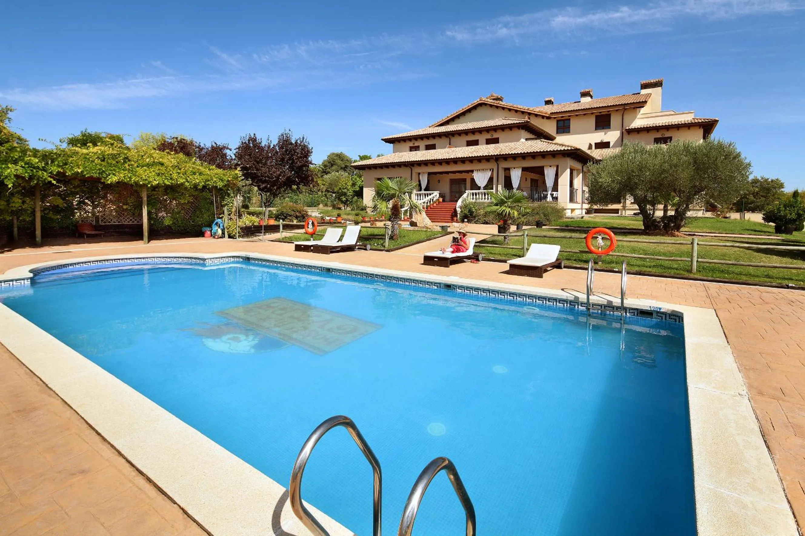 Swimming pool in Hostería de Guara