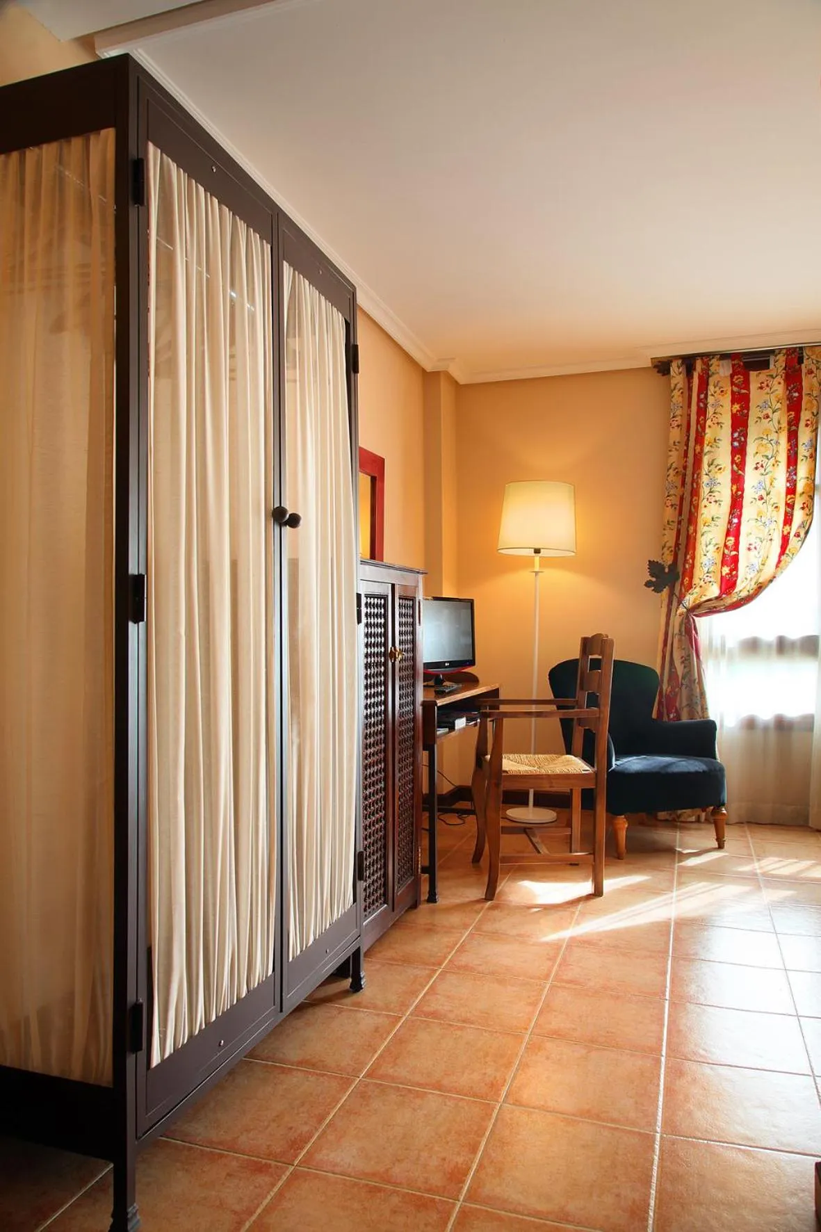 Property building in Hostería de Guara